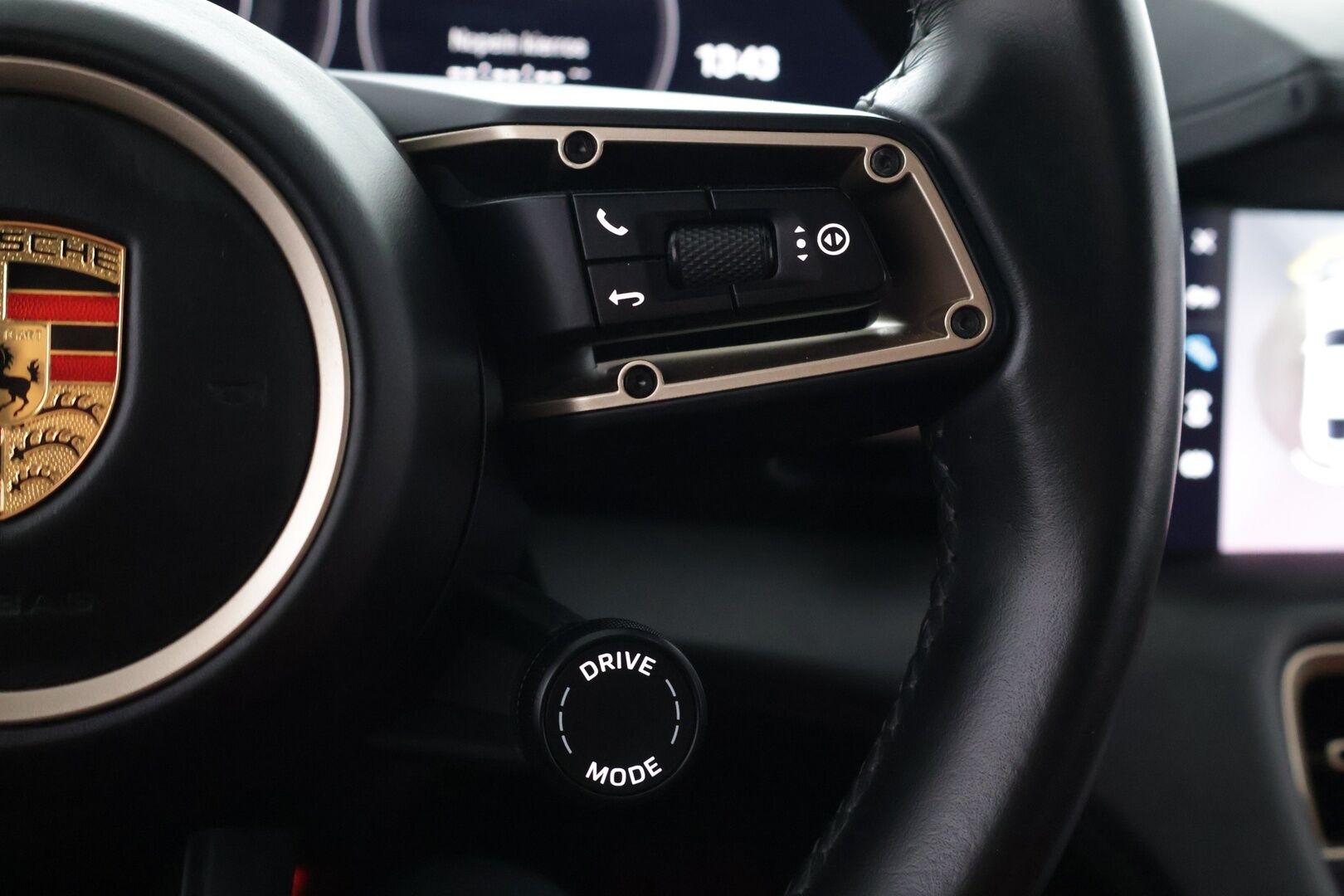 Porsche Taycan 2021 Base - | Sport-Chrono+ | Performance Battery Plus | Adaptiivinen vakionopeudensäädin | BOSE | 14-Suuntaiset istuimet | Lasikatto | 360-Kamera | Kahdet renkaat | Lämpöpumppu |