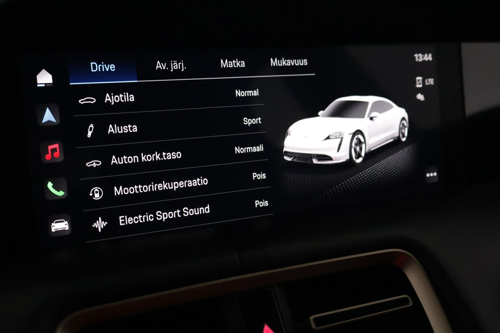 Porsche Taycan 2021 Base - | Sport-Chrono+ | Performance Battery Plus | Adaptiivinen vakionopeudensäädin | BOSE | 14-Suuntaiset istuimet | Lasikatto | 360-Kamera | Kahdet renkaat | Lämpöpumppu |