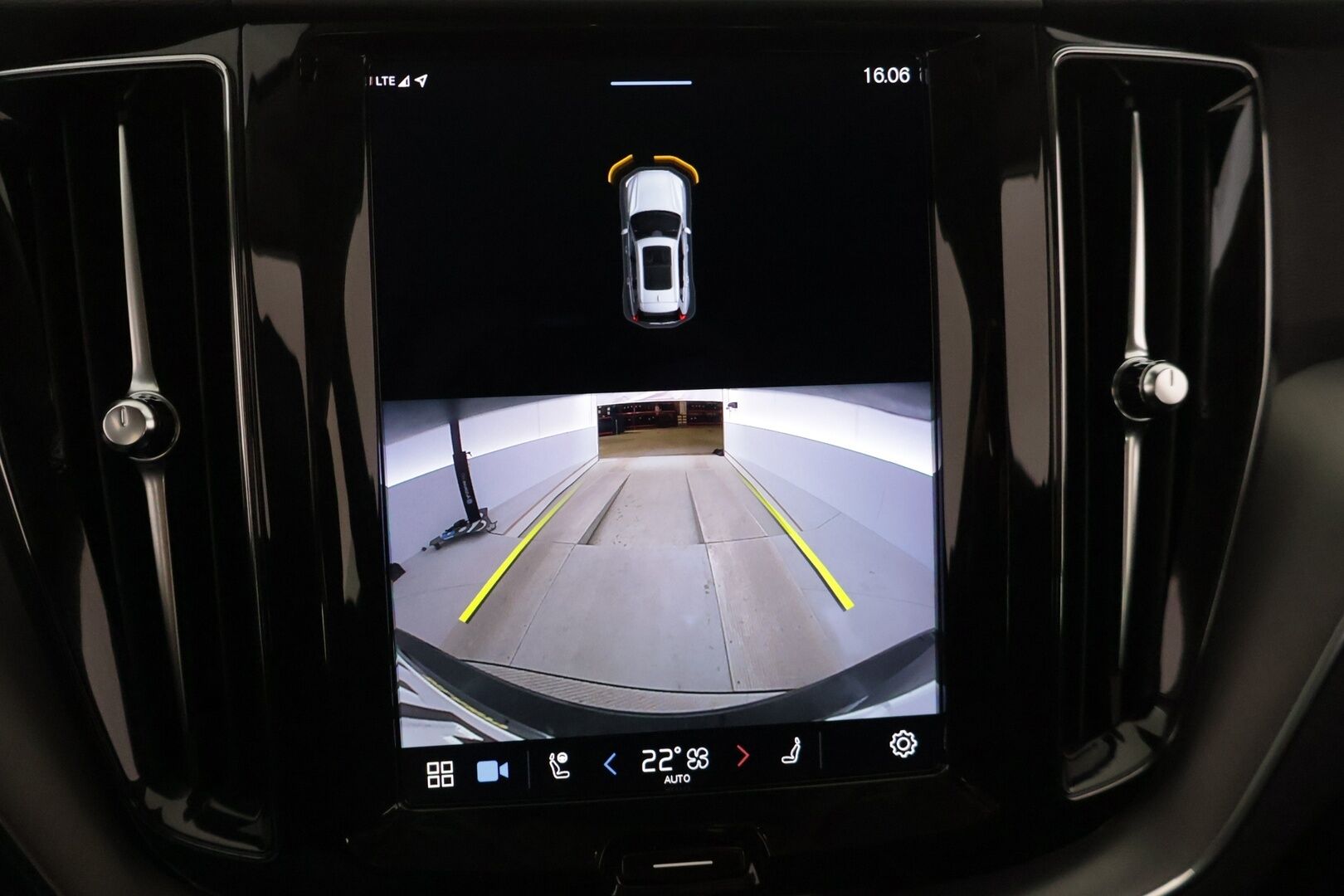 Volvo XC60 2021 T6 TwE AWD Business Inscription Expression Edition aut* Vakkari / Panoraama / Ledit / P.kamera* - Kahdet hyvät renkaat / Siisti yksilö / Huolettu 09/25