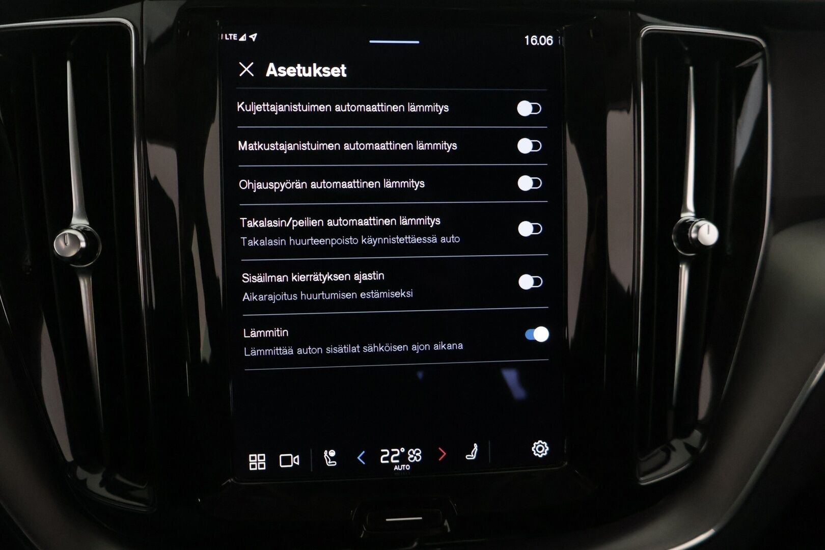 Volvo XC60 2022 T6 TwE AWD Business Inscription Expression Edition aut* Vakkari / Panoraama / Ledit / P.kamera* - Kahdet hyvät renkaat / Siisti yksilö / Huolettu 09/25