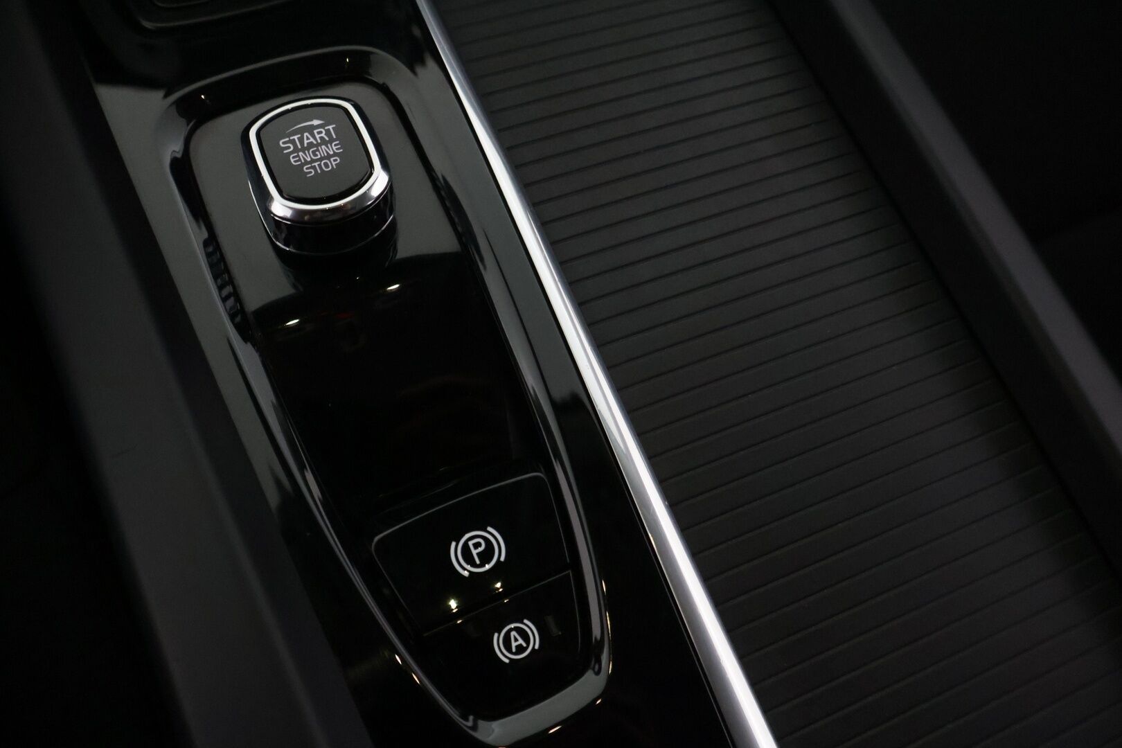 Volvo XC60 2021 T6 TwE AWD Business Inscription Expression Edition aut* Vakkari / Panoraama / Ledit / P.kamera* - Kahdet hyvät renkaat / Siisti yksilö / Huolettu 09/25