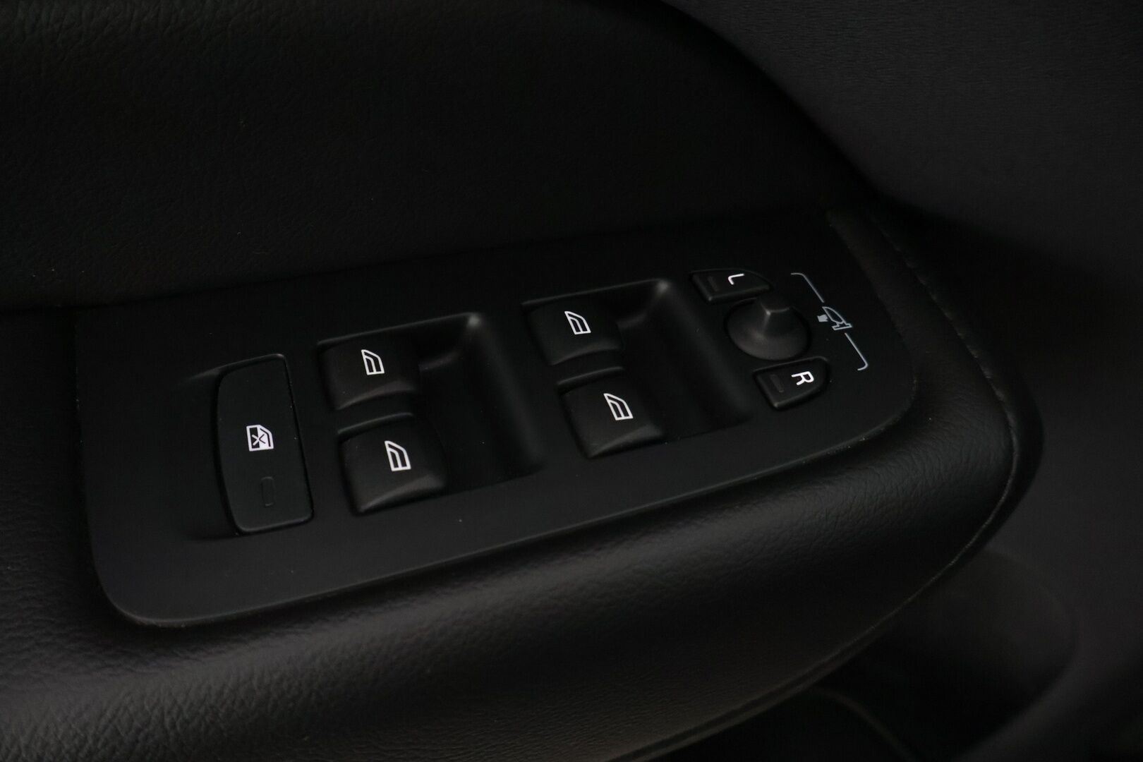 Volvo XC60 2021 T6 TwE AWD Business Inscription Expression Edition aut* Vakkari / Panoraama / Ledit / P.kamera* - Kahdet hyvät renkaat / Siisti yksilö / Huolettu 09/25