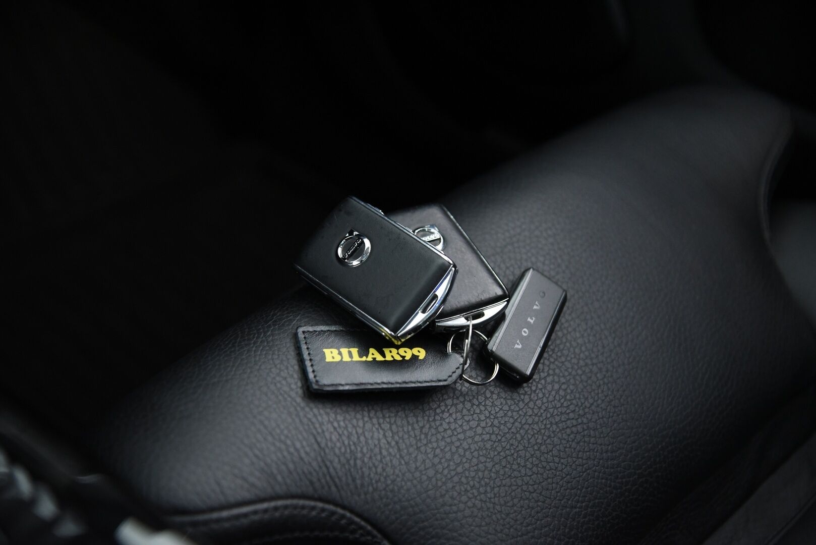 Volvo V60 2019 T8 AWD Inscription aut / Adapt. vak / Vetokoukku / Webasto / Panorama / Keyless / LED-Lisävalo - Navi / Lämmitettävä Ohjauspyörä / Hihna vaihdettu! - HULLU BLACKWEEK KORKOTARJOUS 2,49%