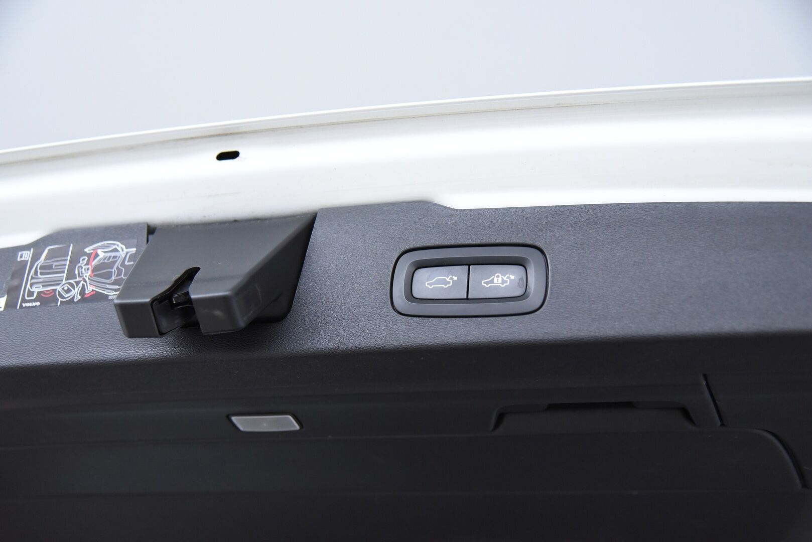 Volvo V60 2019 T8 AWD Inscription aut / Adapt. vak / Vetokoukku / Webasto / Panorama / Keyless / LED-Lisävalo - Navi / Lämmitettävä Ohjauspyörä / Hihna vaihdettu!