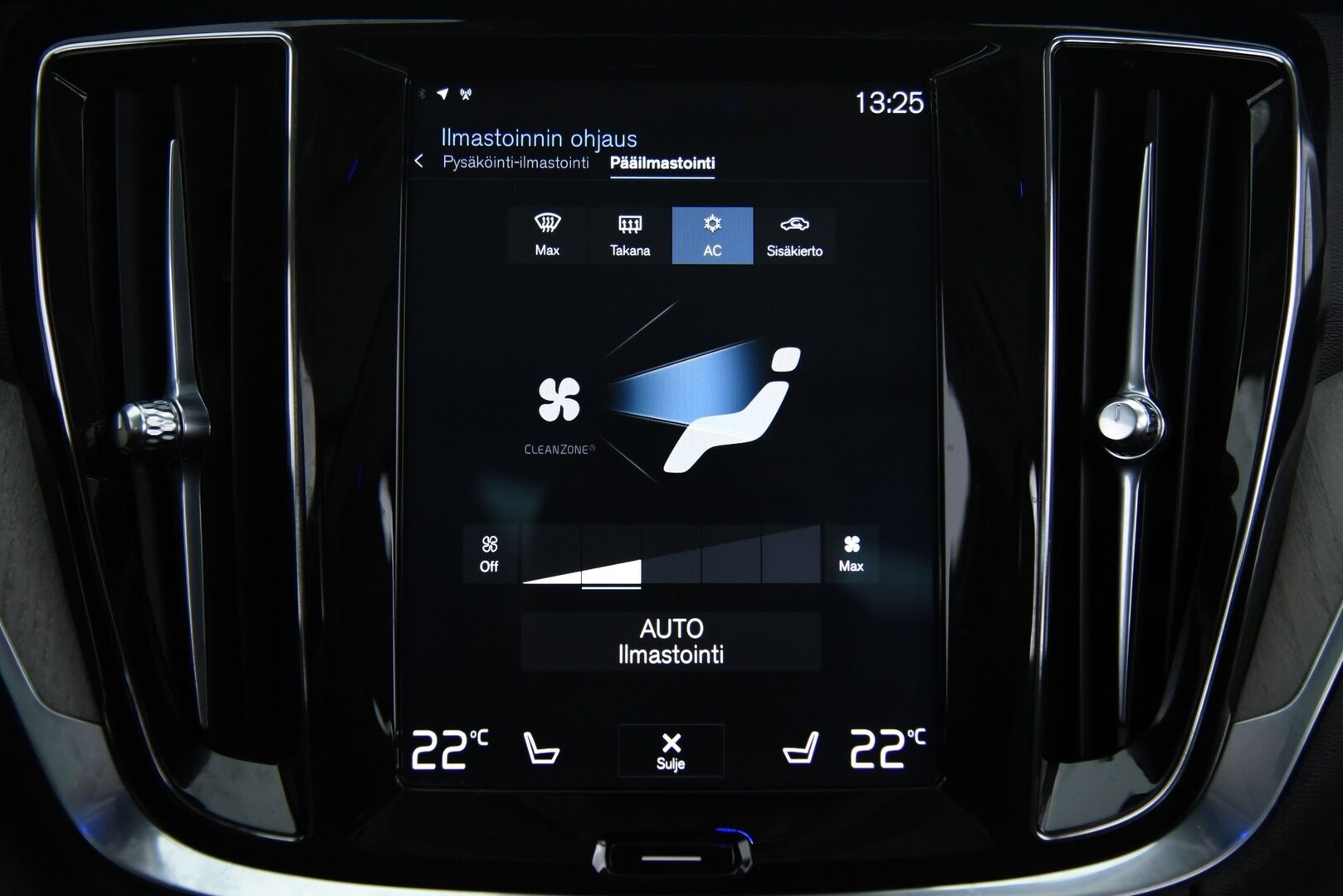 Volvo V60 2019 T8 AWD Inscription aut / Adapt. vak / Vetokoukku / Webasto / Panorama / Keyless / LED-Lisävalo - Navi / Lämmitettävä Ohjauspyörä / Hihna vaihdettu! - HULLU BLACKWEEK KORKOTARJOUS 2,49%