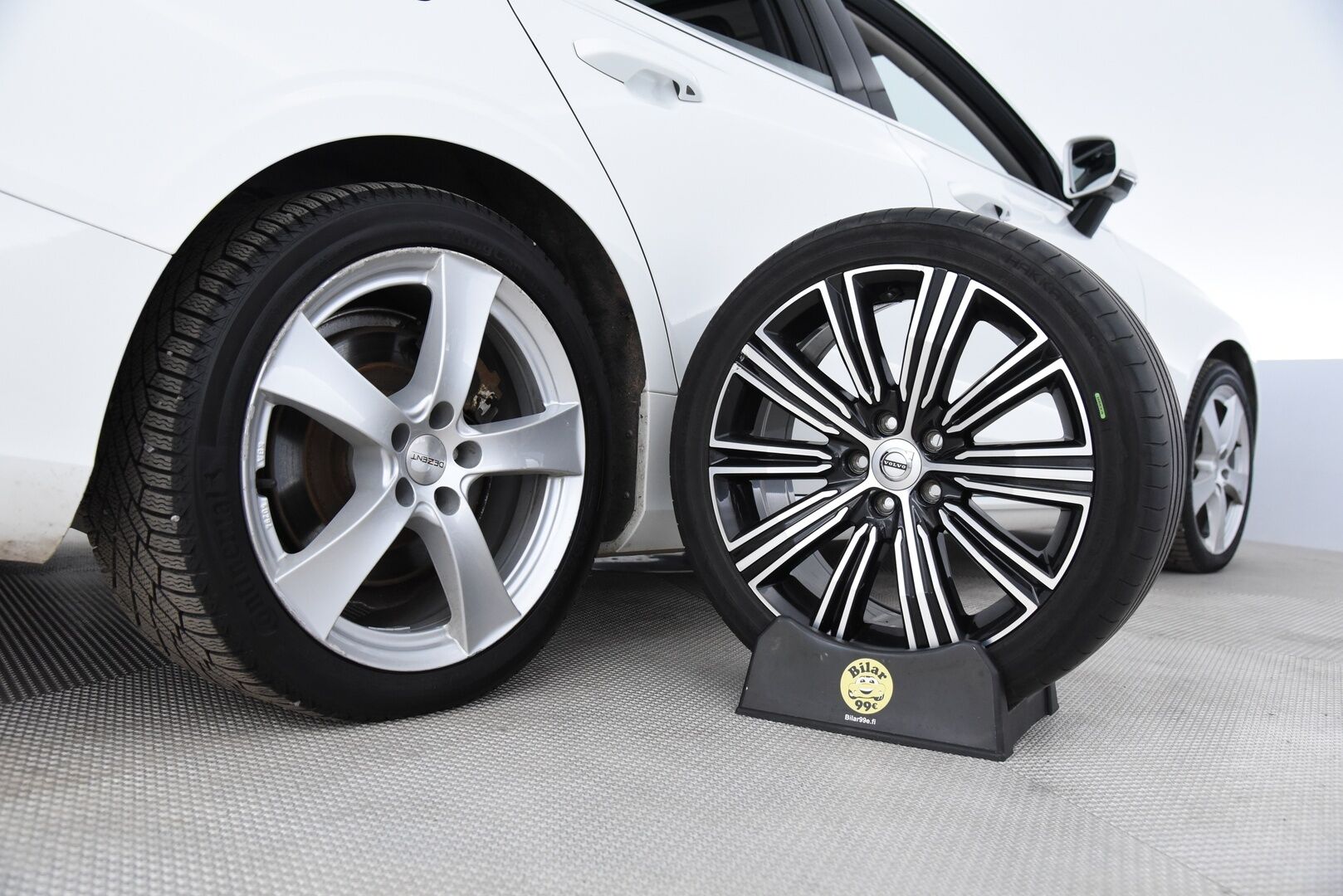 Volvo V60 2019 T8 AWD Inscription aut / Adapt. vak / Vetokoukku / Webasto / Panorama / Keyless / LED-Lisävalo - Navi / Lämmitettävä Ohjauspyörä / Hihna vaihdettu!