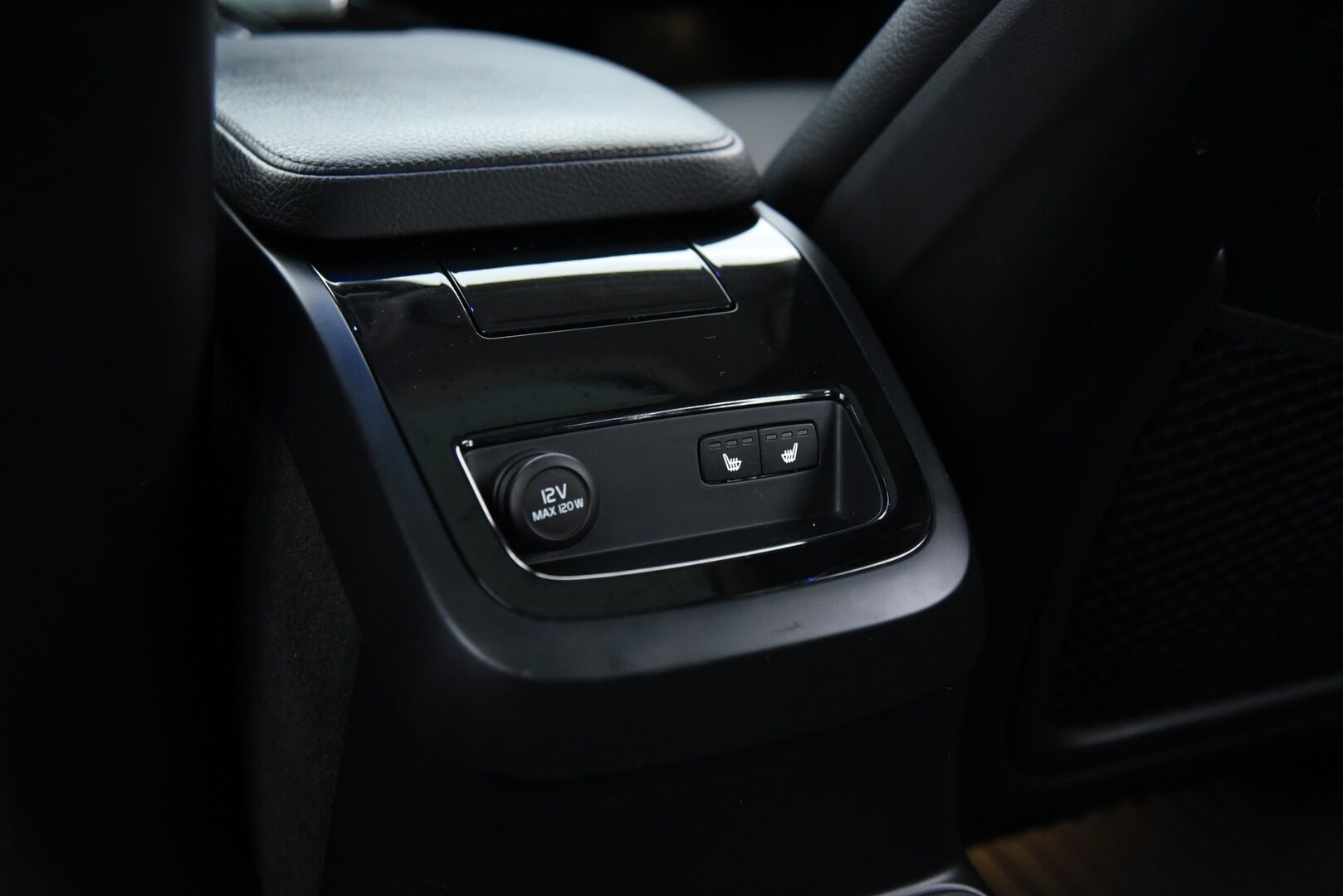 Volvo V60 2019 T8 AWD Inscription aut / Adapt. vak / Vetokoukku / Webasto / Panorama / Keyless / LED-Lisävalo - Navi / Lämmitettävä Ohjauspyörä / Hihna vaihdettu! - HULLU BLACKWEEK KORKOTARJOUS 2,49%