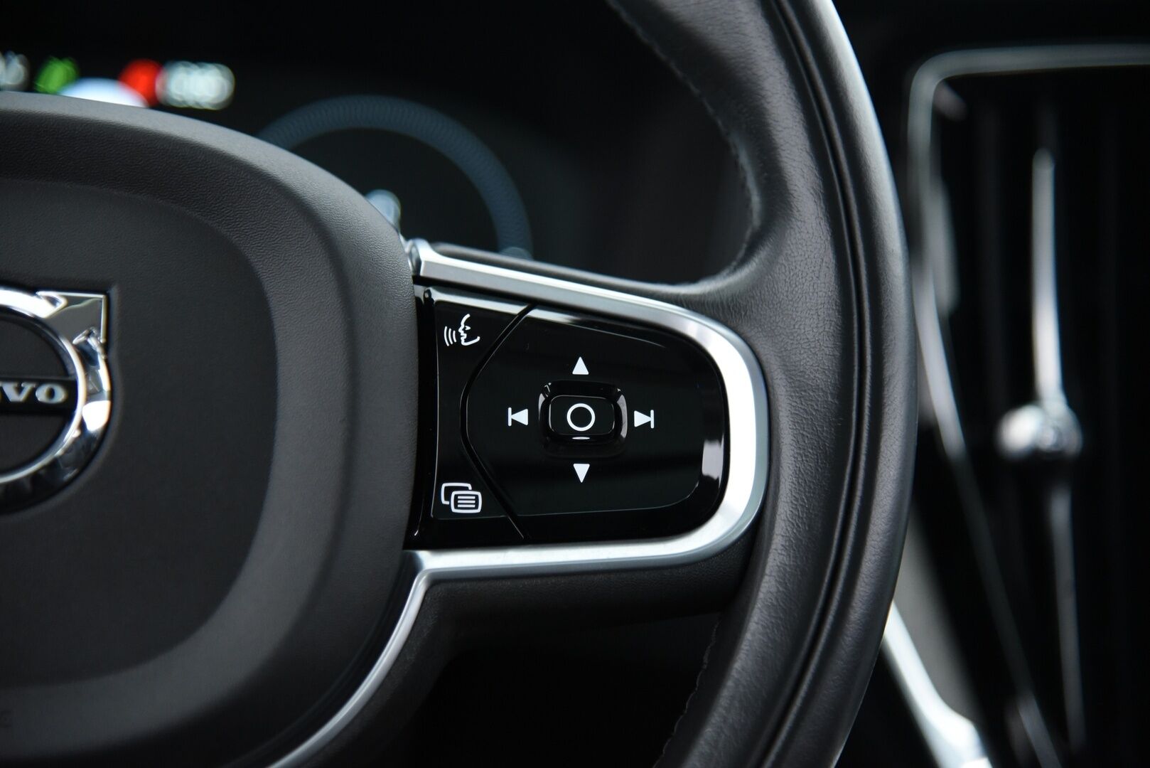 Volvo V60 2019 T8 AWD Inscription aut / Adapt. vak / Vetokoukku / Webasto / Panorama / Keyless / LED-Lisävalo - Navi / Lämmitettävä Ohjauspyörä / Hihna vaihdettu!