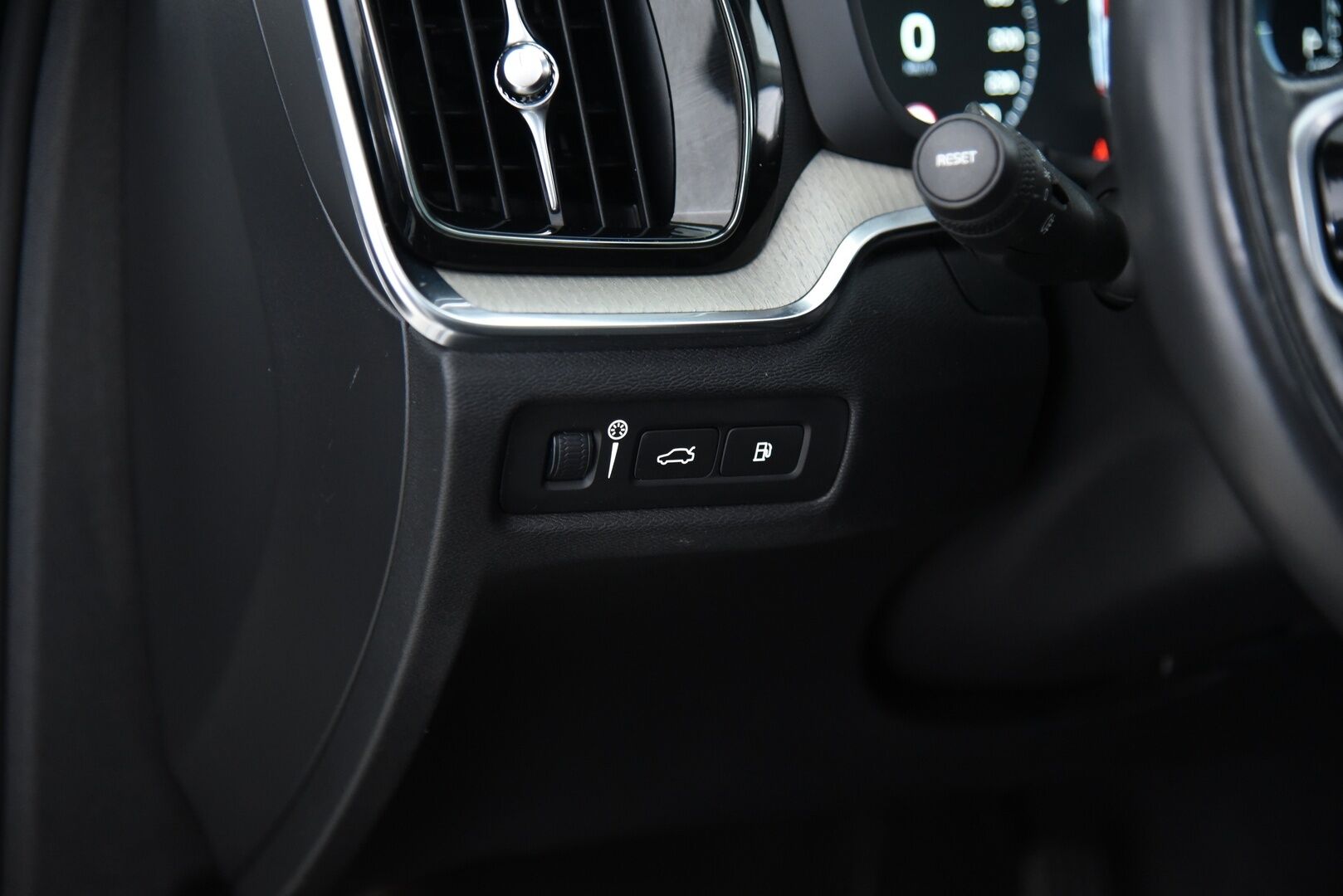 Volvo V60 2019 T8 AWD Inscription aut / Adapt. vak / Vetokoukku / Webasto / Panorama / Keyless / LED-Lisävalo - Navi / Lämmitettävä Ohjauspyörä / Hihna vaihdettu!