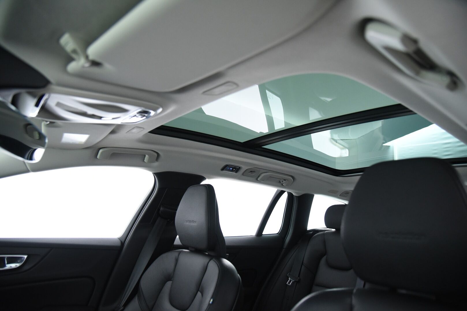 Volvo V60 2019 T8 AWD Inscription aut / Adapt. vak / Vetokoukku / Webasto / Panorama / Keyless / LED-Lisävalo - Navi / Lämmitettävä Ohjauspyörä / Hihna vaihdettu! - HULLU BLACKWEEK KORKOTARJOUS 2,49%