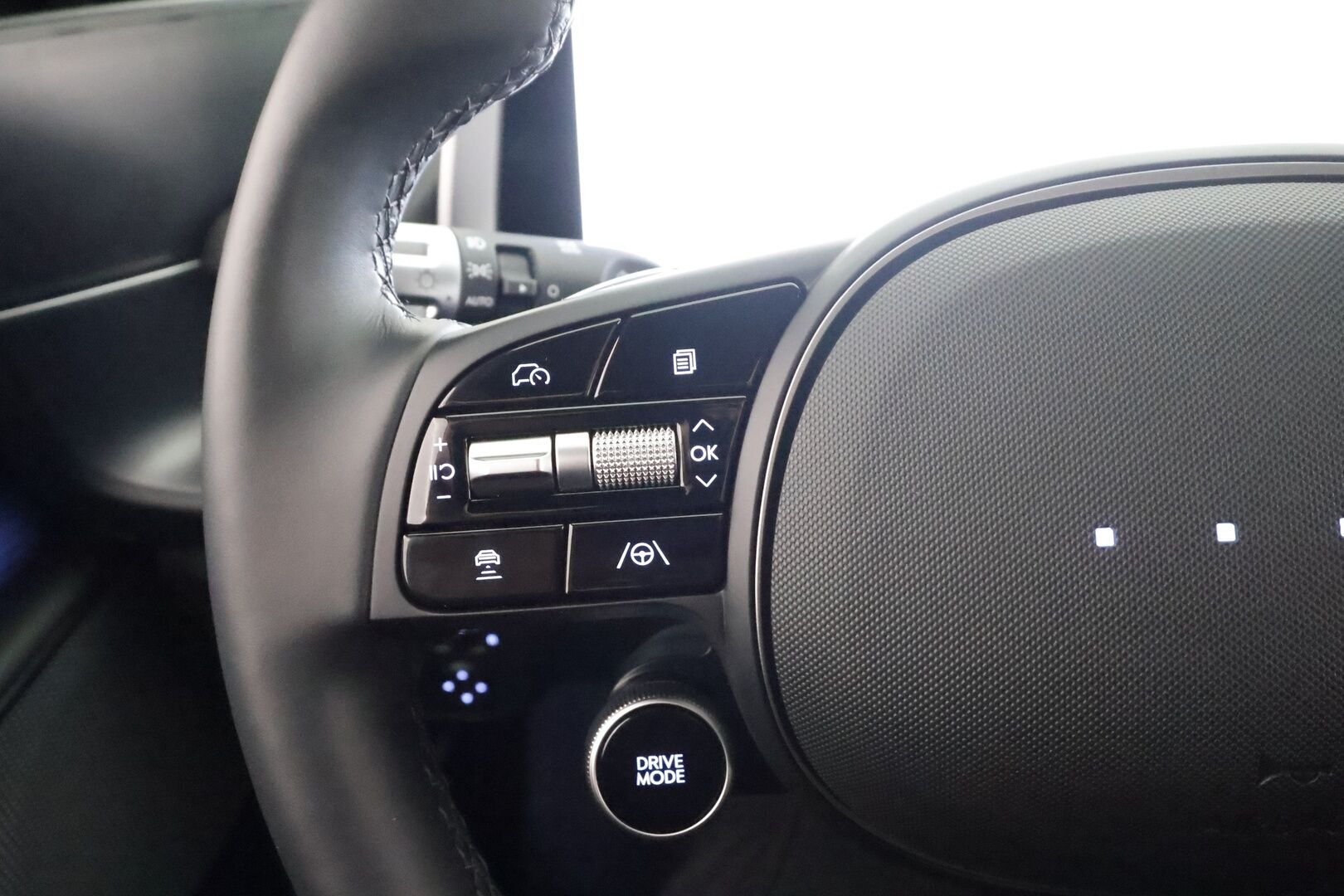 Hyundai IONIQ 6 2025 229 hv Premium Ultra Charged Edition * ILP / ACC / LED / 360 / Muistipenkki / HUD / Bose / Navi / Keyless * - 1-om Suomi-auto / Akku kuntotarkastettu / Kahdet renkaat aluvanteilla