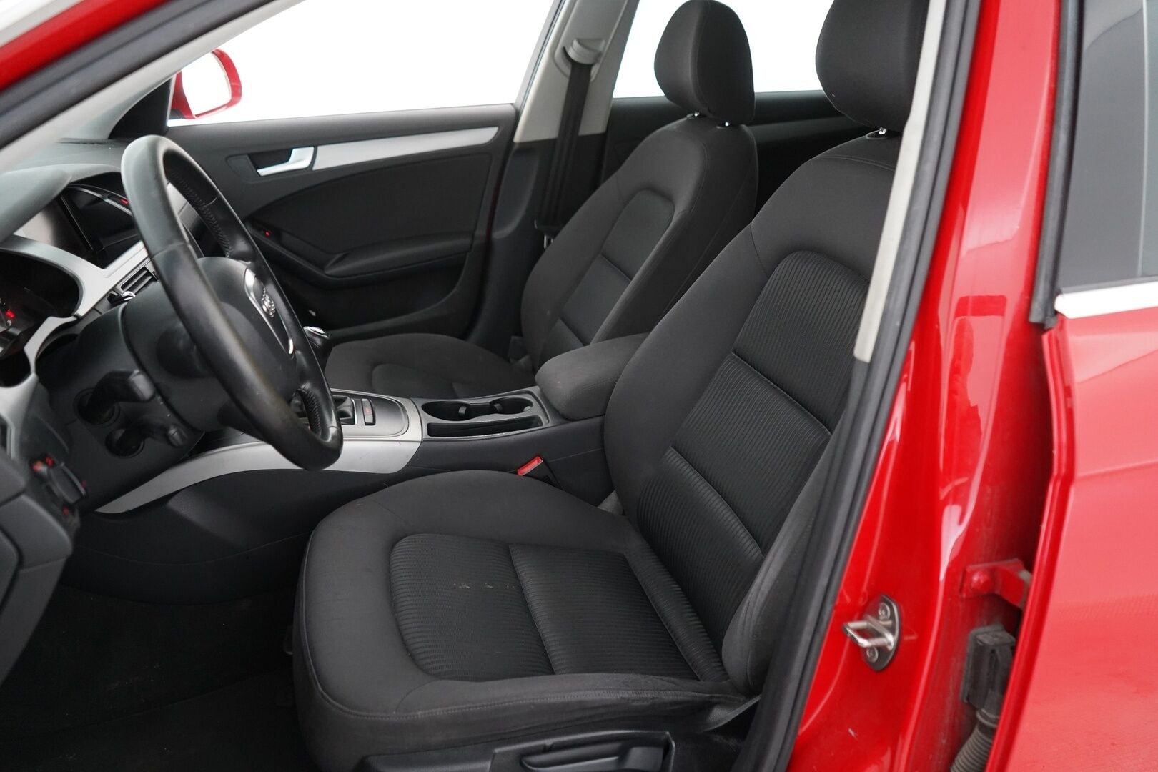 Audi A4 2008 YritysOutlet - Myydään vain yrityksille -  25.6 Katsastettu! | Jakoketju vaihdettu | Lohko+sisä | Suomi-auto | Kahdet hyvät renkaat alumiinivanteilla