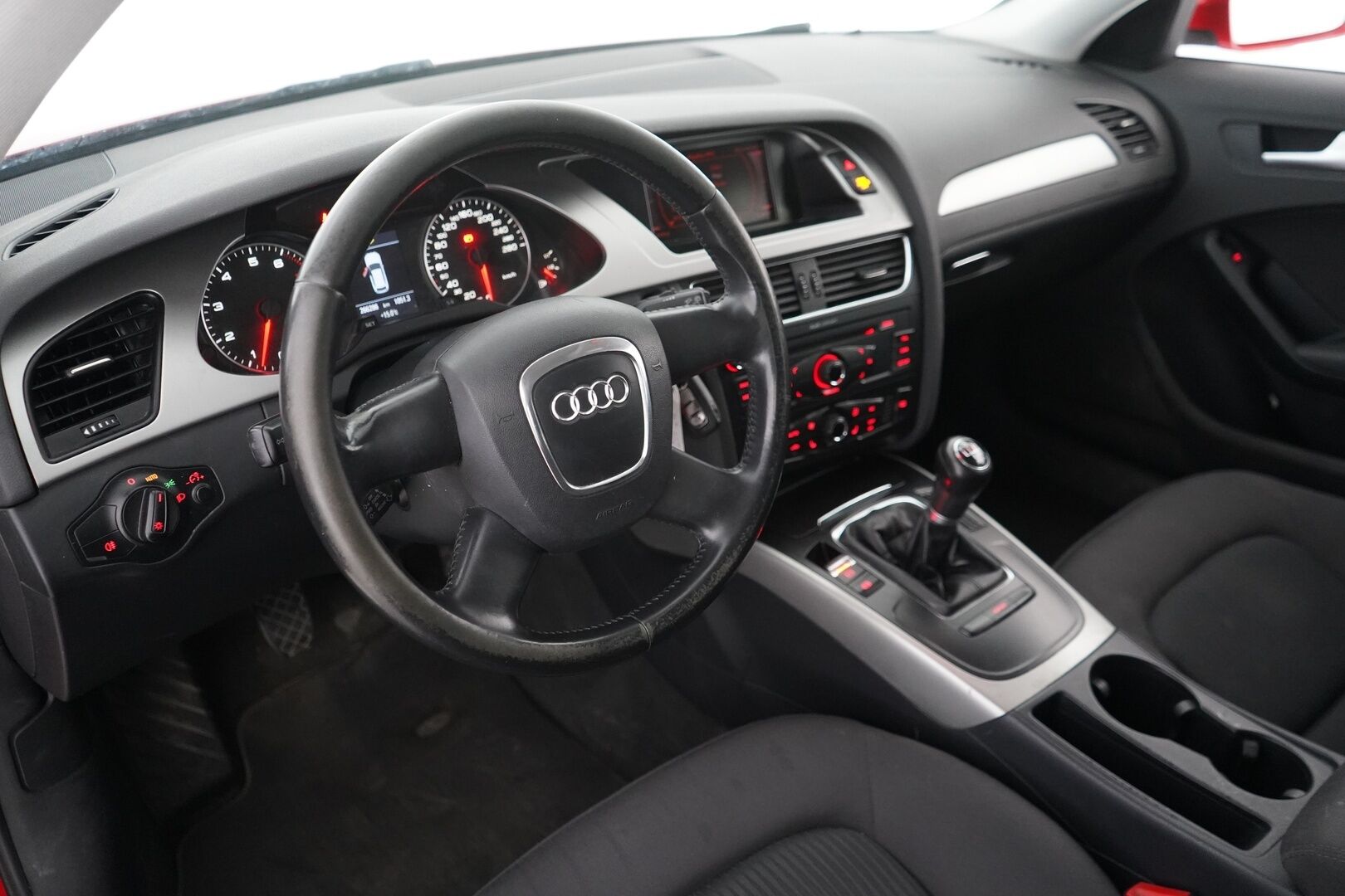 Audi A4 2008 YritysOutlet - Myydään vain yrityksille -  25.6 Katsastettu! | Jakoketju vaihdettu | Lohko+sisä | Suomi-auto | Kahdet hyvät renkaat alumiinivanteilla