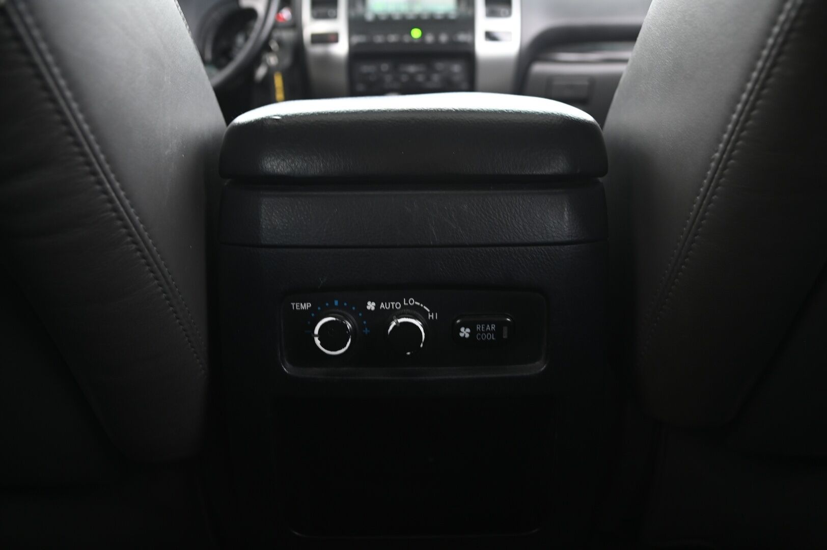 Toyota Land Cruiser 2009 3,0 D-4D Executive Shadow aut. 8h - 8-Paikkainen | Lasikattoluukku | Vetokoukku | Navi | Webasto | P*Kamera | Nahkapenkit | Sähköpenkit | Suomi-auto | Katsastettu 07/26! | Karjarauta+Lisävalot!