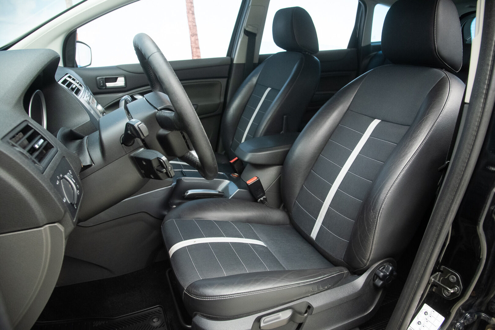 Ford Kuga 2010 2.0 TDCi 136hv DPF 4WD Titanium - YritysOutlet - Myydään vain yrityksille - Webasto / Vetokoukku / Puolinahat 