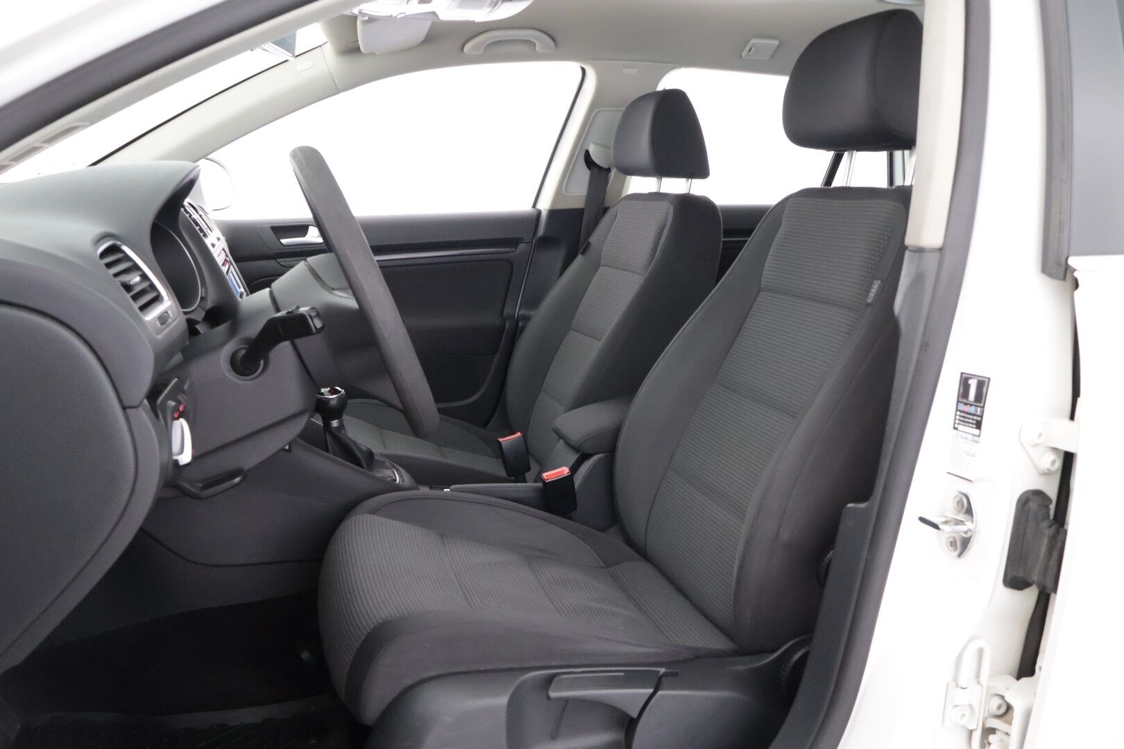 Volkswagen Golf 2010 Variant Comfortline 1,2 TSI 77 kW (105 hv) Bluemotion Technology *YritysOutlet - Myydään vain yrityksille - *YritysOutlet - Myydään vain yrityksille / Pitkä leima 04.2026 / Jakoketju vaihdettu 04.2025 / Hyvä historia!*