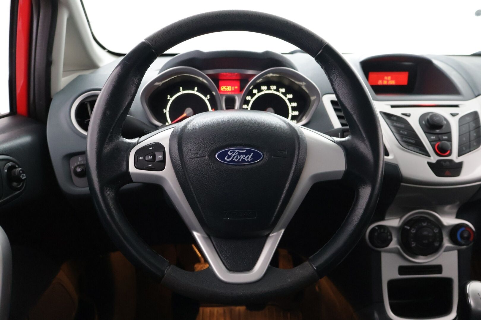 Ford Fiesta 2010 1,25 82 hv Titanium M5 5-ovinen - Tulossa!