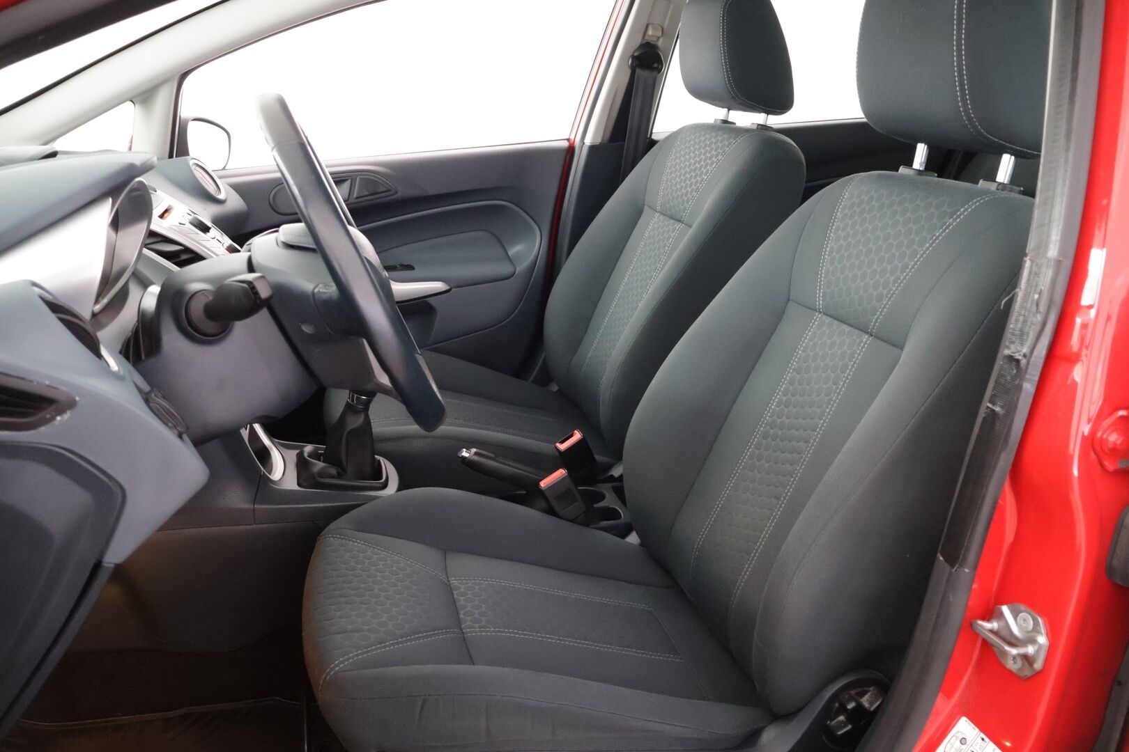 Ford Fiesta 2010 1,25 82 hv Titanium M5 5-ovinen - Tulossa!