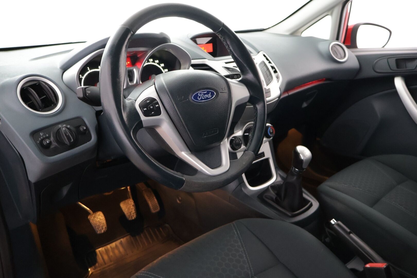 Ford Fiesta 2010 1,25 82 hv Titanium M5 5-ovinen - Tulossa!