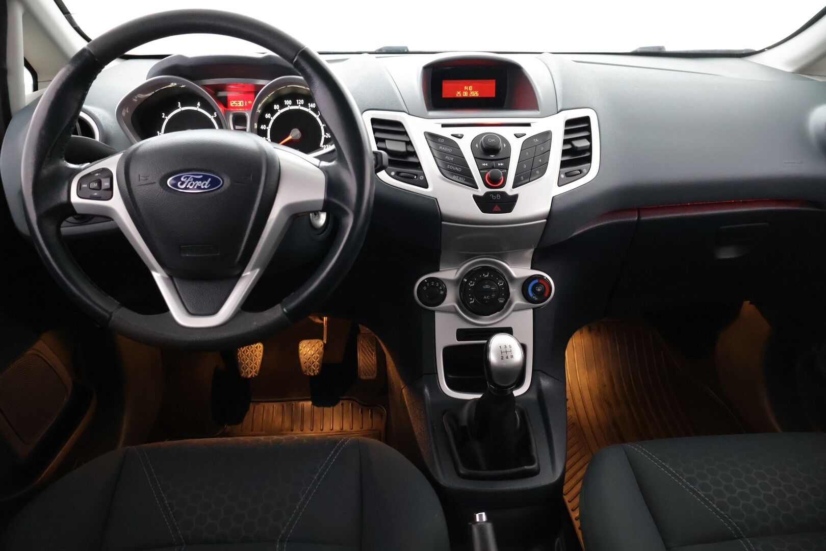 Ford Fiesta 2010 1,25 82 hv Titanium M5 5-ovinen - Tulossa!