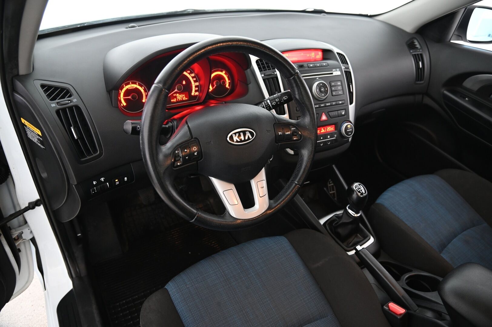 Kia cee'd 2010 1,6 ISG Active 5D EcoDynamics * - YritysOutlet - Myydään vain yrityksille * - Tämä auto myydään YritysOutlet -valikoimasta vain yritykselle!