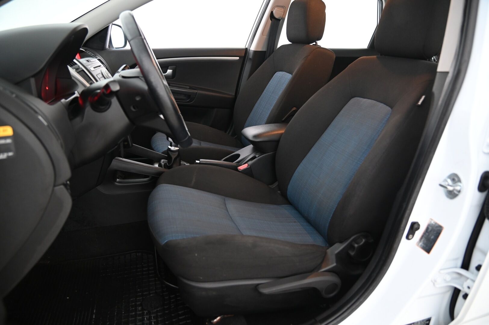 Kia cee'd 2010 1,6 ISG Active 5D EcoDynamics * - YritysOutlet - Myydään vain yrityksille * - Tämä auto myydään YritysOutlet -valikoimasta vain yritykselle!