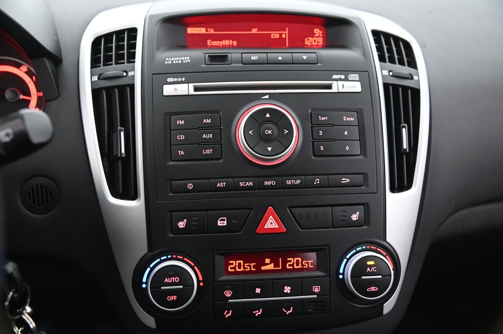 Kia cee'd 2010 1,6 ISG Active 5D EcoDynamics * - YritysOutlet - Myydään vain yrityksille * - Tämä auto myydään YritysOutlet -valikoimasta vain yritykselle!