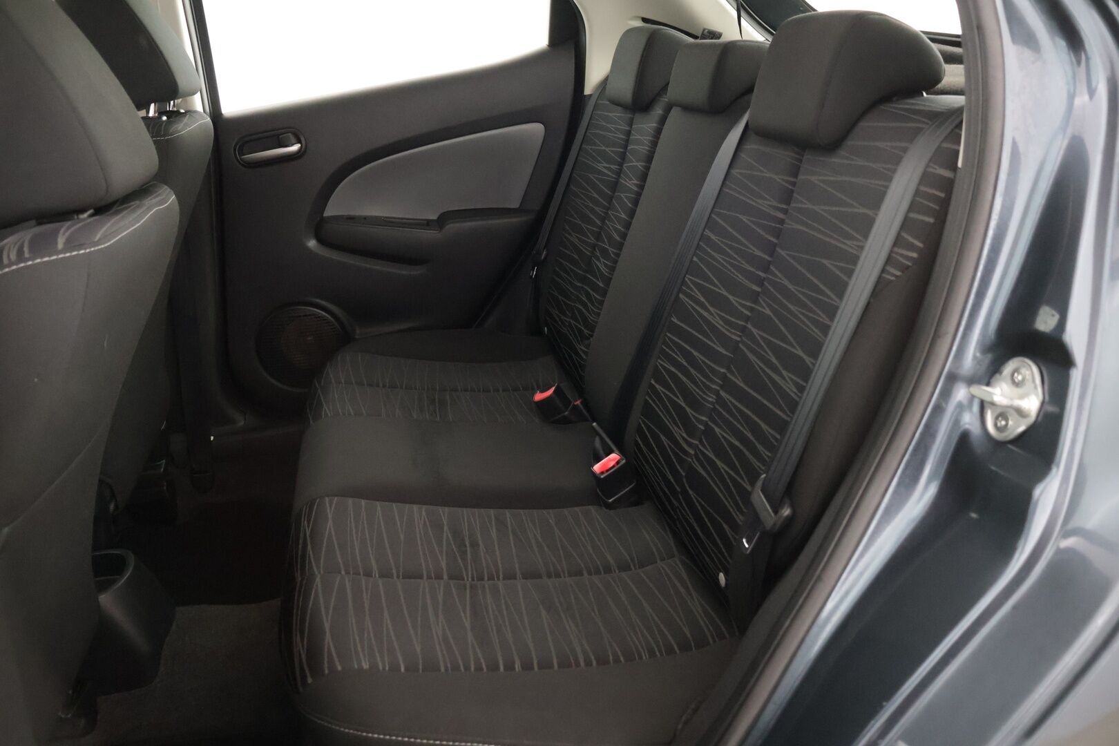 Mazda Mazda2 2011 1,3 90 Year Edition 5MT Z22** Lohko / Manuaali / Siisti** - Kahdet hyvät renkaat ja kattava huoltohistoria!