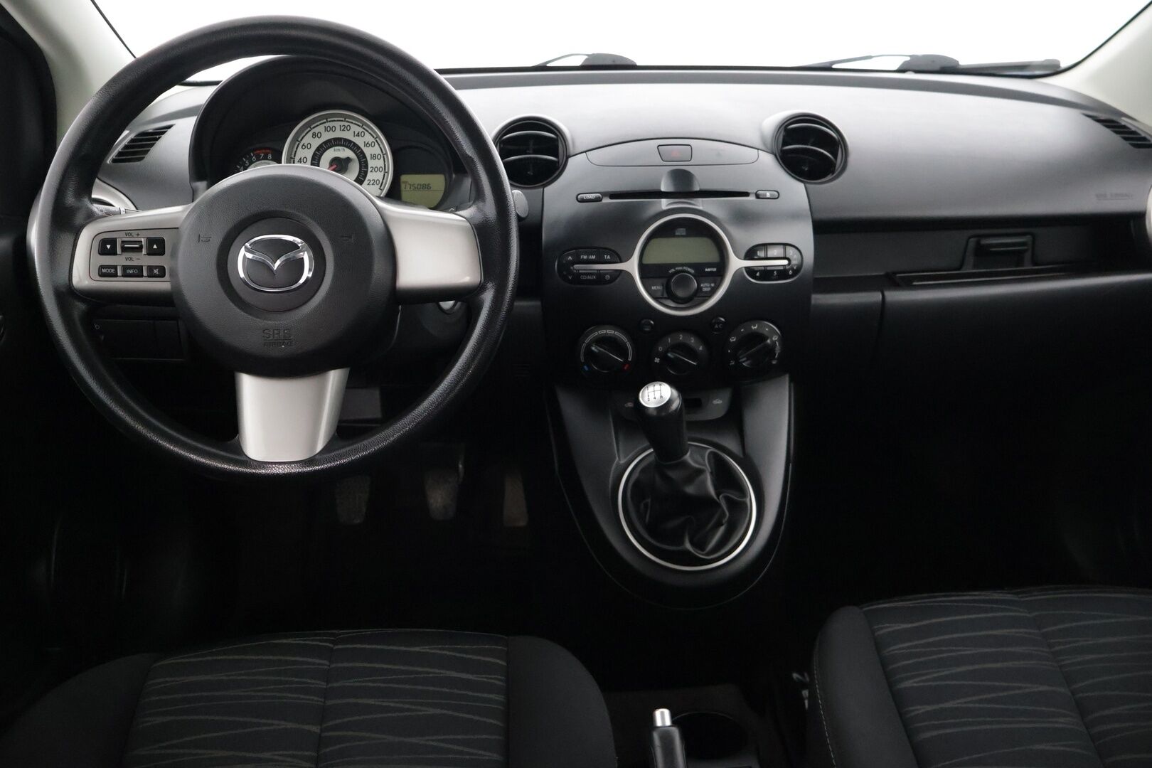 Mazda Mazda2 2011 1,3 90 Year Edition 5MT Z22** Lohko / Manuaali / Siisti** - Kahdet hyvät renkaat ja kattava huoltohistoria!