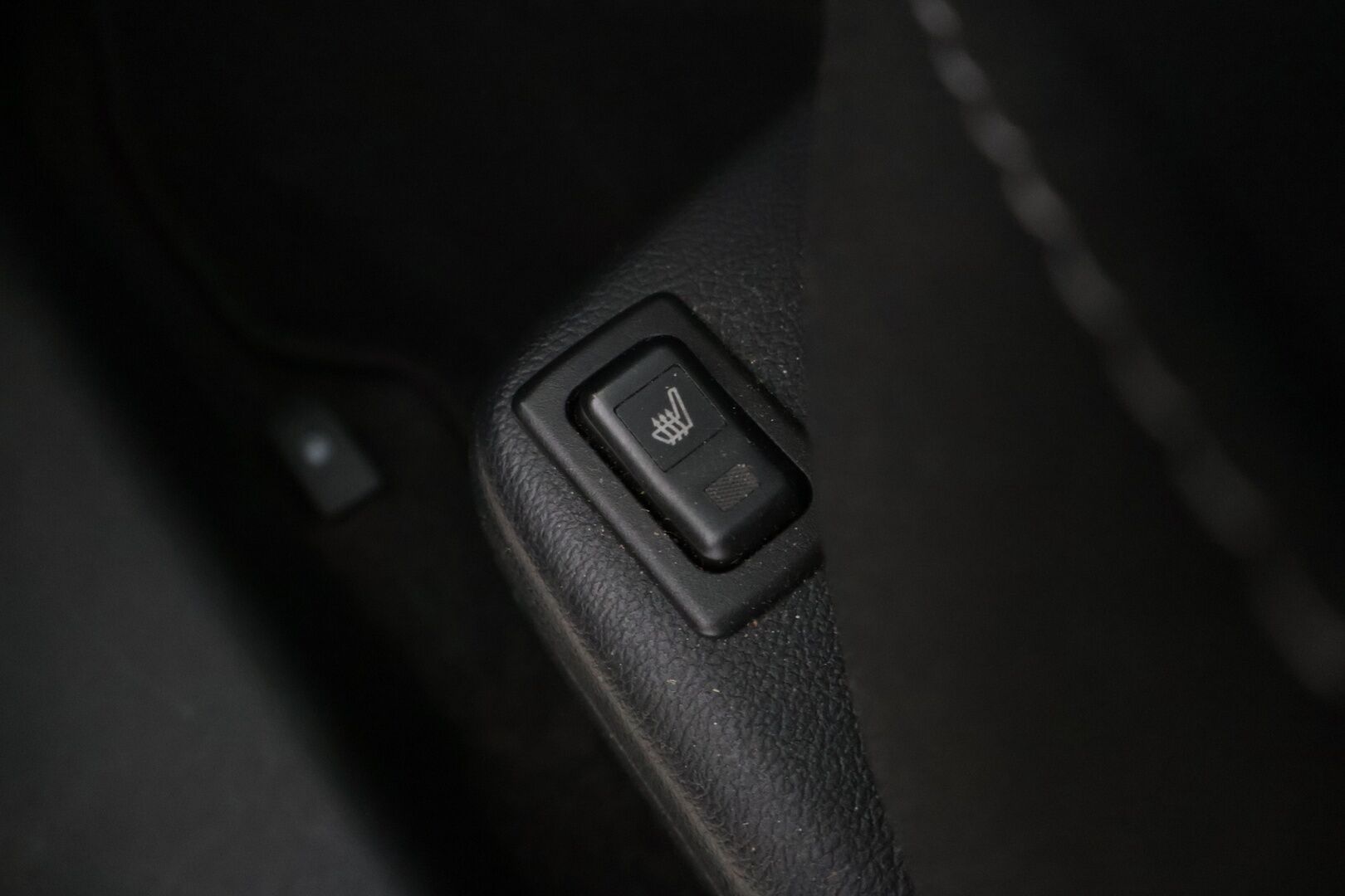Mazda Mazda2 2011 1,3 90 Year Edition 5MT Z22** Lohko / Manuaali / Siisti** - Kahdet hyvät renkaat ja kattava huoltohistoria!