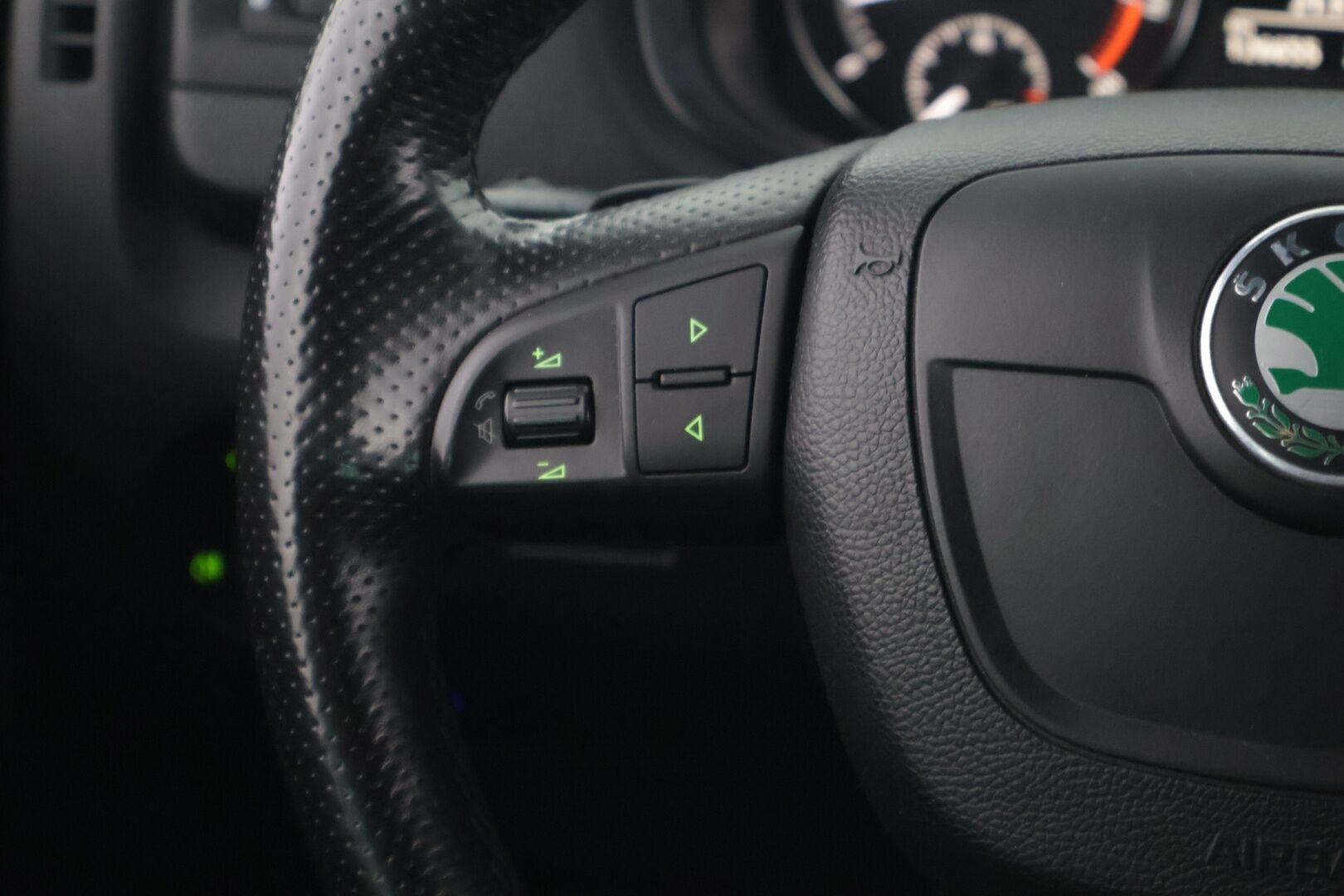 Skoda Fabia 2011 Combi 1,4 TSI RS DSG Autom. *Vakkari / Xenonit / Sporttipenkit / Maxton Design Lipat* - Vakkari / Xenonit / Sporttipenkit / Maxton Design Lipat / Suomi auto / 2x alut / Näyttävä ja tehokas pikkusportti
