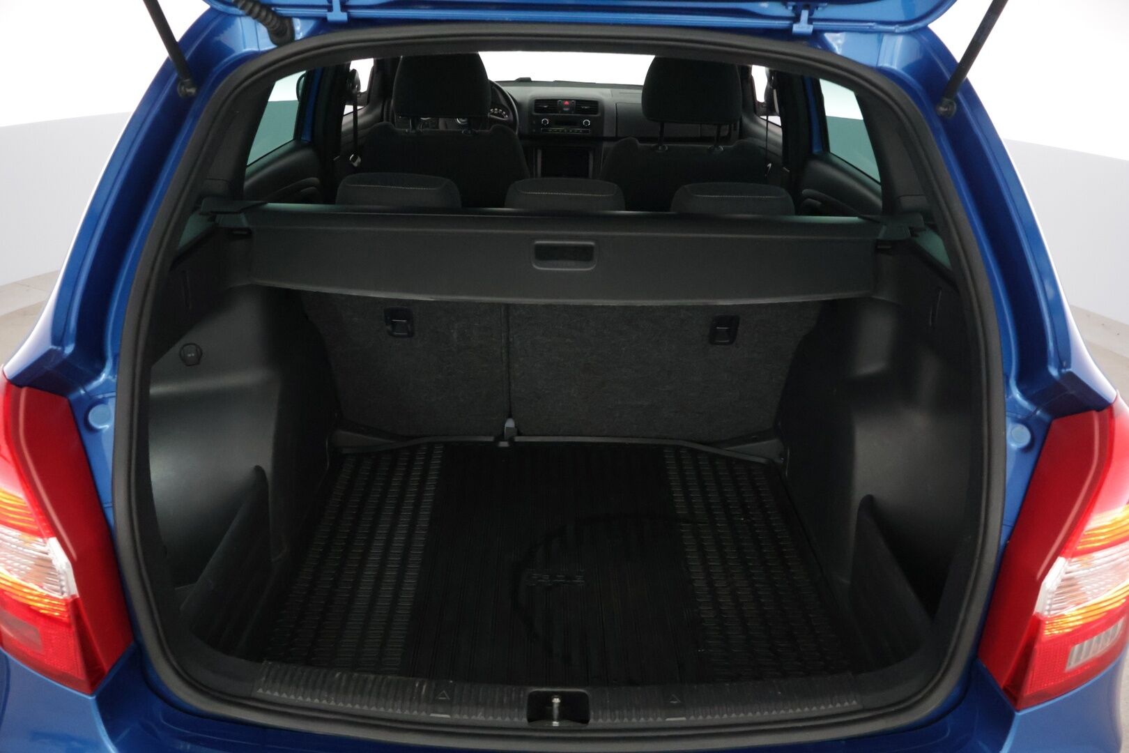 Skoda Fabia 2011 Combi 1,4 TSI RS DSG Autom. *Vakkari / Xenonit / Sporttipenkit / Maxton Design Lipat* - Vakkari / Xenonit / Sporttipenkit / Maxton Design Lipat / Suomi auto / 2x alut / Näyttävä ja tehokas pikkusportti