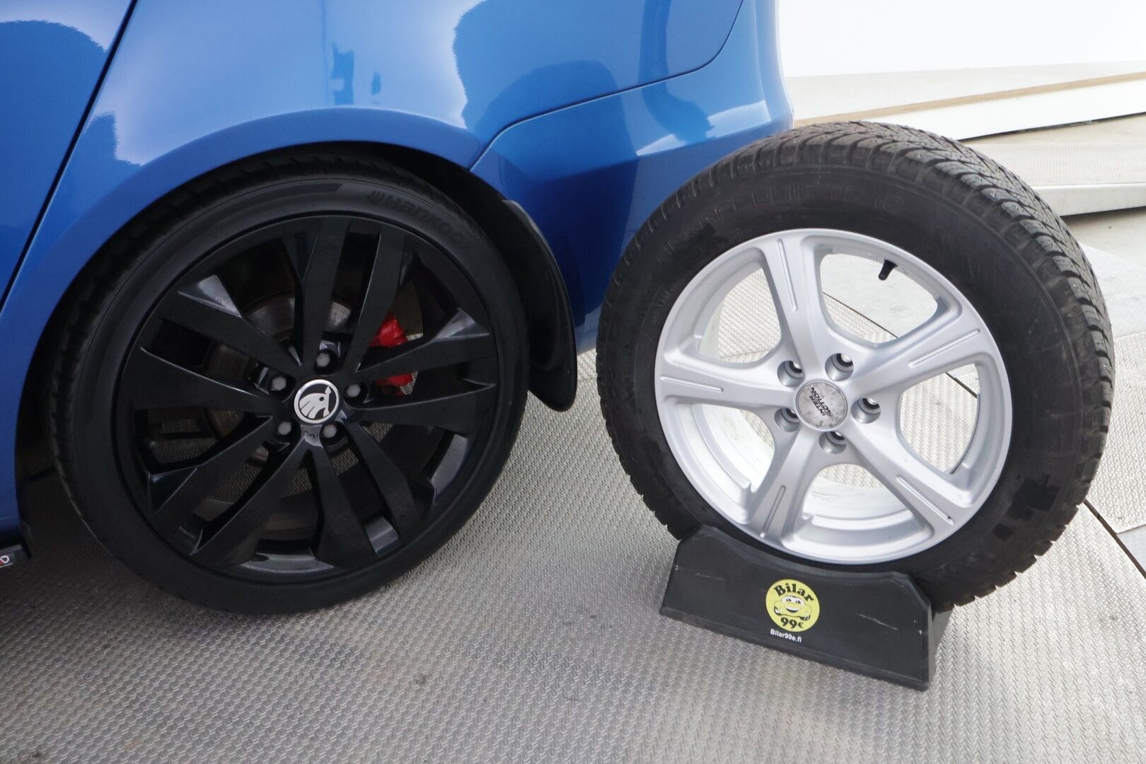 Skoda Fabia 2011 Combi 1,4 TSI RS DSG Autom. *Vakkari / Xenonit / Sporttipenkit / Maxton Design Lipat* - Vakkari / Xenonit / Sporttipenkit / Maxton Design Lipat / Suomi auto / 2x alut / Näyttävä ja tehokas pikkusportti