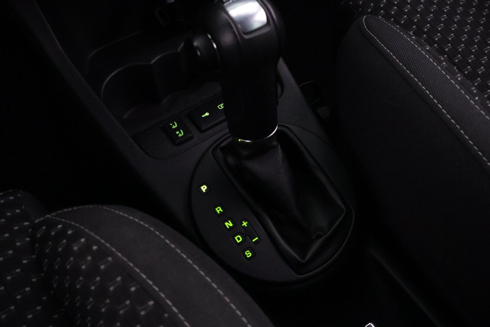 Skoda Fabia 2011 Combi 1,4 TSI RS DSG Autom. *Vakkari / Xenonit / Sporttipenkit / Maxton Design Lipat* - Vakkari / Xenonit / Sporttipenkit / Maxton Design Lipat / Suomi auto / 2x alut / Näyttävä ja tehokas pikkusportti