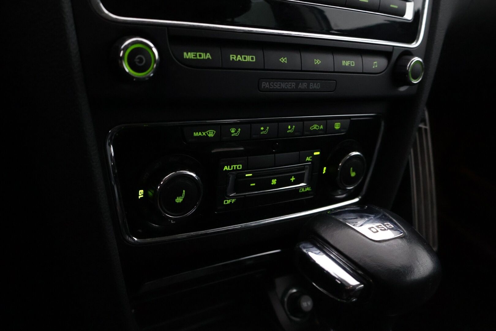 Skoda Superb 2012 Combi 2,0 TDI 170 Ambition DSG *YritysOutlet -Myydään vain yrityksille* - *Nahat / Lohko / Vakkari / Xenon / Koukku