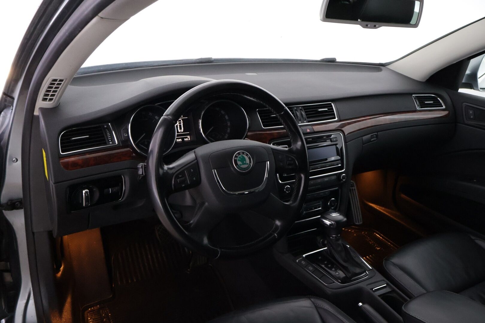 Skoda Superb 2012 Combi 2,0 TDI 170 Ambition DSG *YritysOutlet -Myydään vain yrityksille* - *Nahat / Lohko / Vakkari / Xenon / Koukku