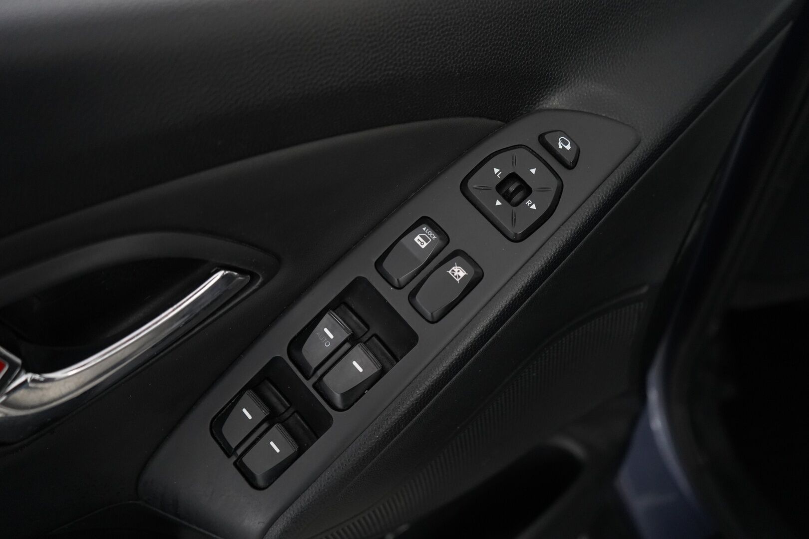 Hyundai ix35 2012 2.0 CRDi-R 4WD 100kW 6MT Premium *Myydään huutokaupat.com sivulla* - Suomi-auto / Kattoluukku / Nahkasisusta / Kamera / Koukku / Lohko