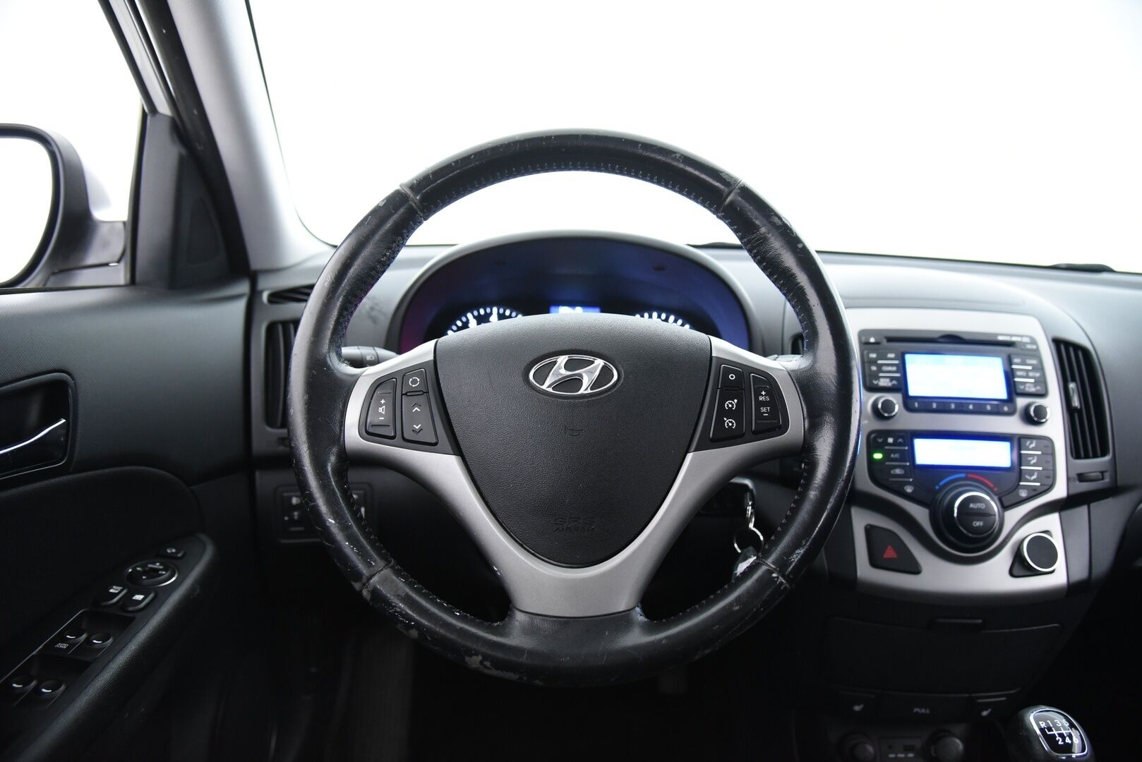 Hyundai i30 2011 Wagon 1,6 CVVT 6MT ISG Premium / Lohkolämmitin / Vakkari / 2x Renkaat - Juuri huollettu Suomi-auto hyvällä huoltohistorialla 2x renkain!