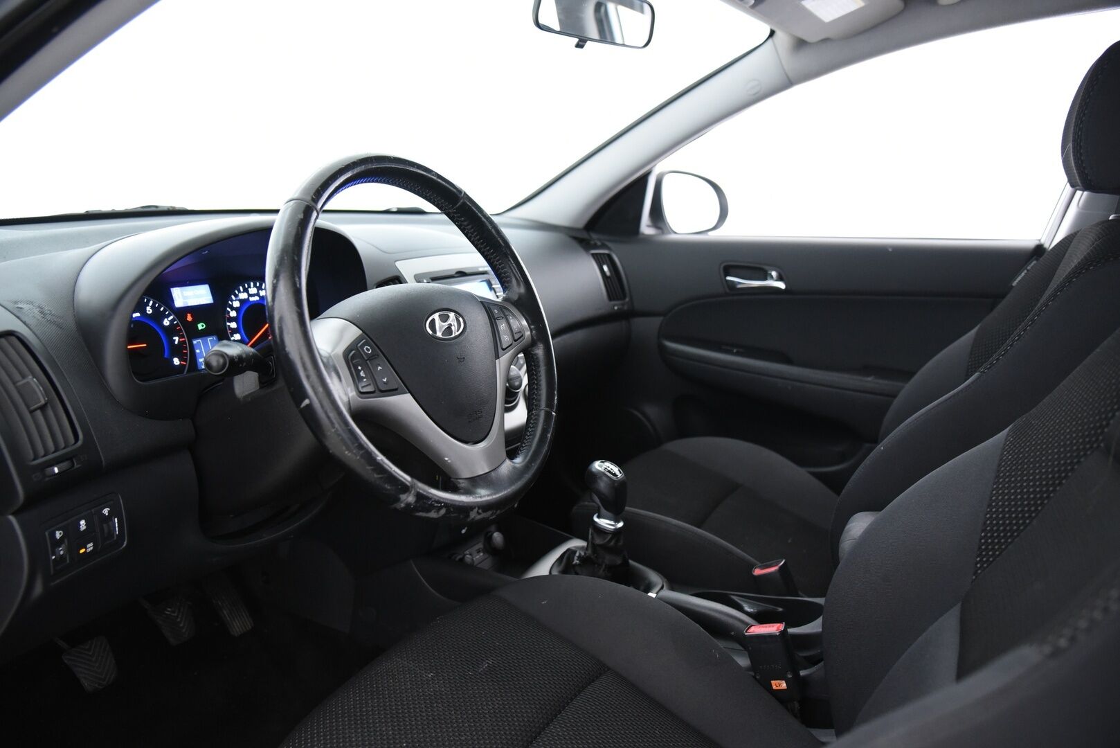 Hyundai i30 2011 Wagon 1,6 CVVT 6MT ISG Premium / Lohkolämmitin / Vakkari / 2x Renkaat - Juuri huollettu Suomi-auto hyvällä huoltohistorialla 2x renkain!