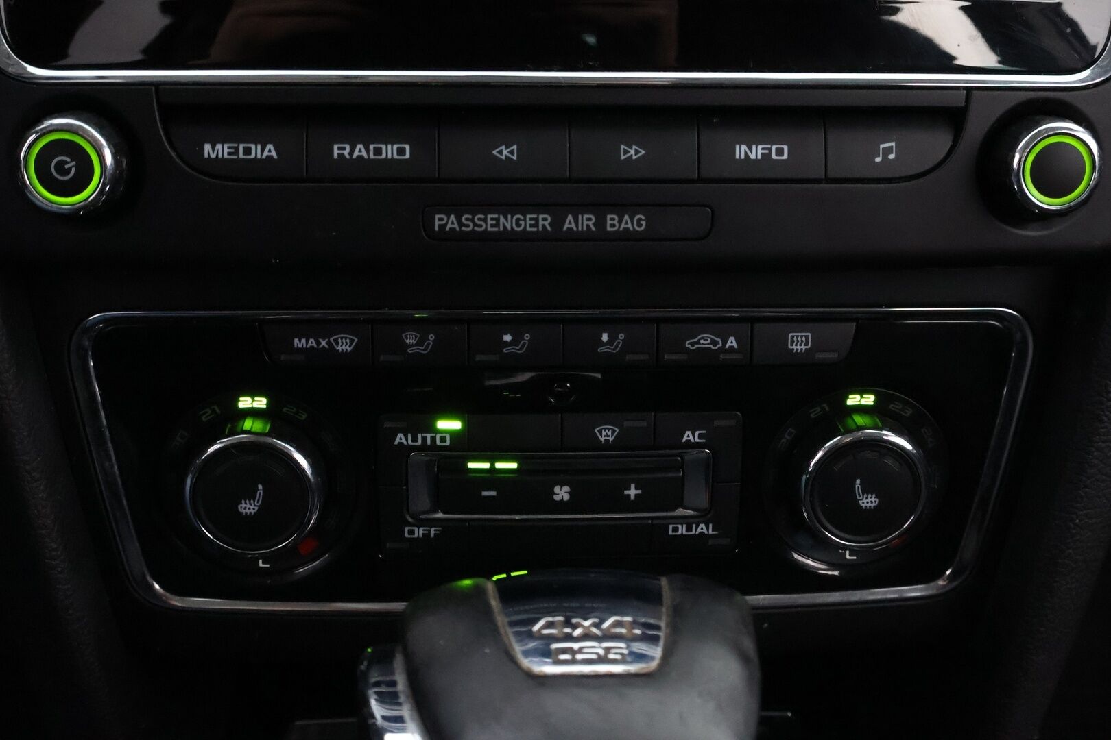 Skoda Superb 2012 Combi 2,0 TDI 140 4x4 Ambition DSG Autom. - YritysOutlet - Myydään vain yrityksille - - YritysOutlet - Myydään vain yrityksille