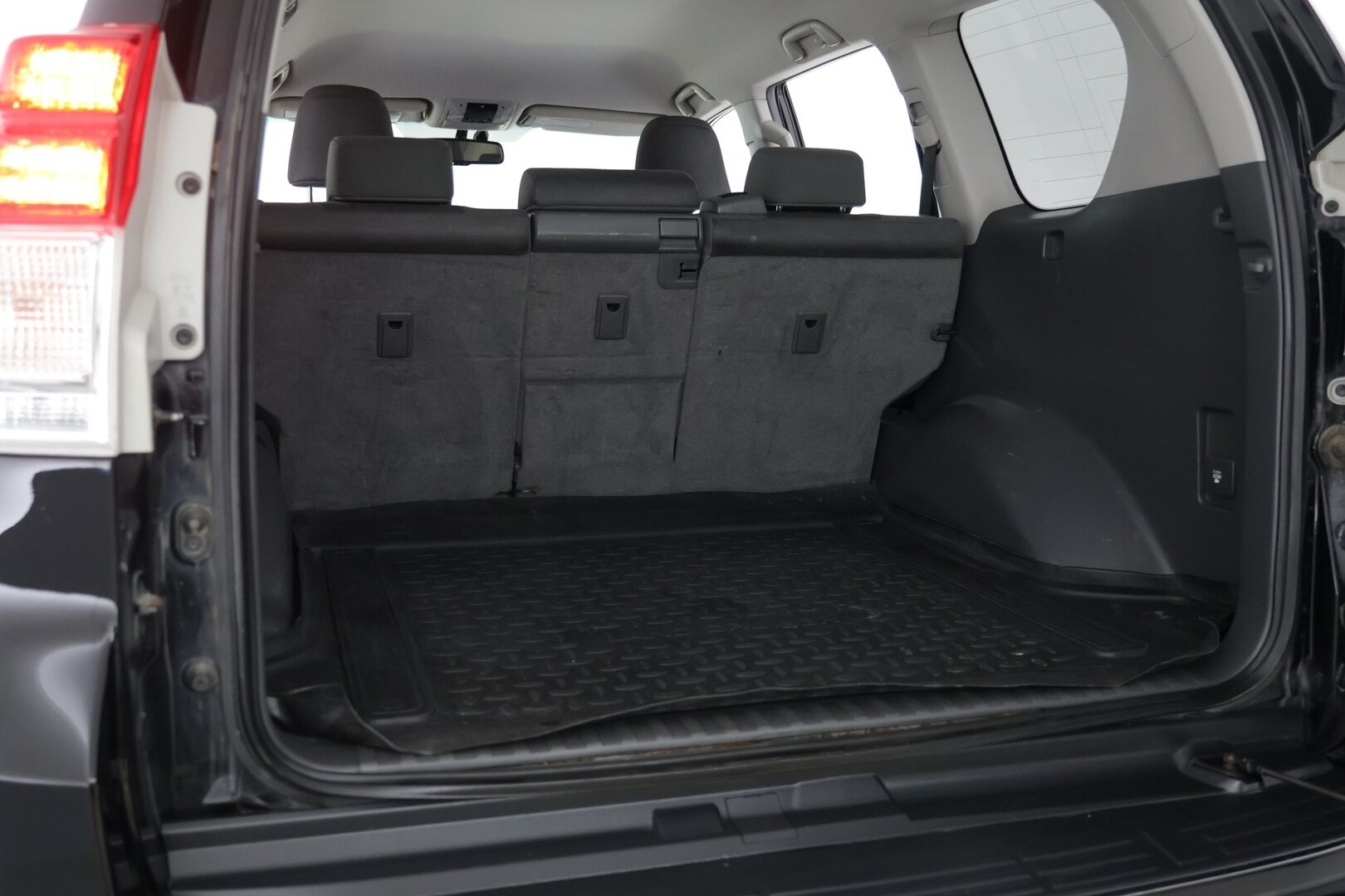 Toyota Land Cruiser 2012 3,0 D-4D DPF Luxury aut. 5h - Suomi-Auto | Erinomainen huoltohistoria | Lohkolämmitin | Automaattinen ilmastointi | 