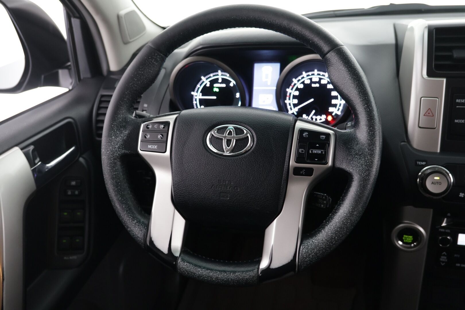 Toyota Land Cruiser 2012 3,0 D-4D DPF Luxury aut. 5h - Suomi-Auto | Erinomainen huoltohistoria | Lohkolämmitin | Automaattinen ilmastointi | 