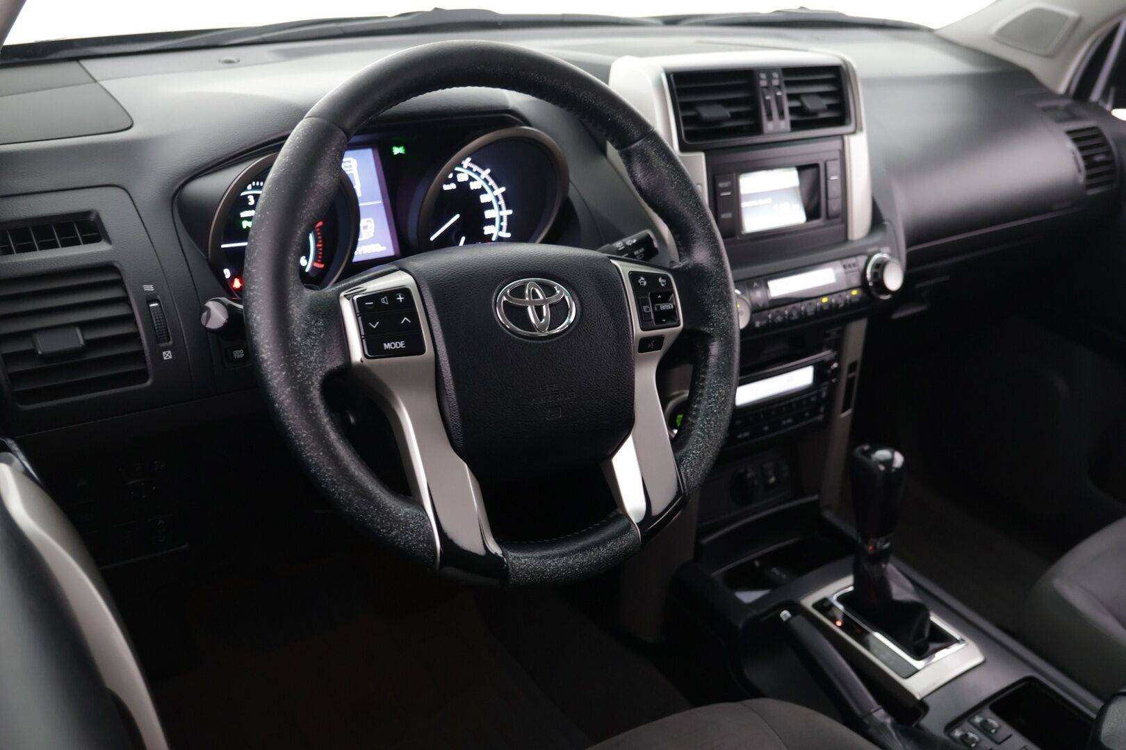 Toyota Land Cruiser 2012 3,0 D-4D DPF Luxury aut. 5h - Suomi-Auto | Erinomainen huoltohistoria | Lohkolämmitin | Automaattinen ilmastointi | 