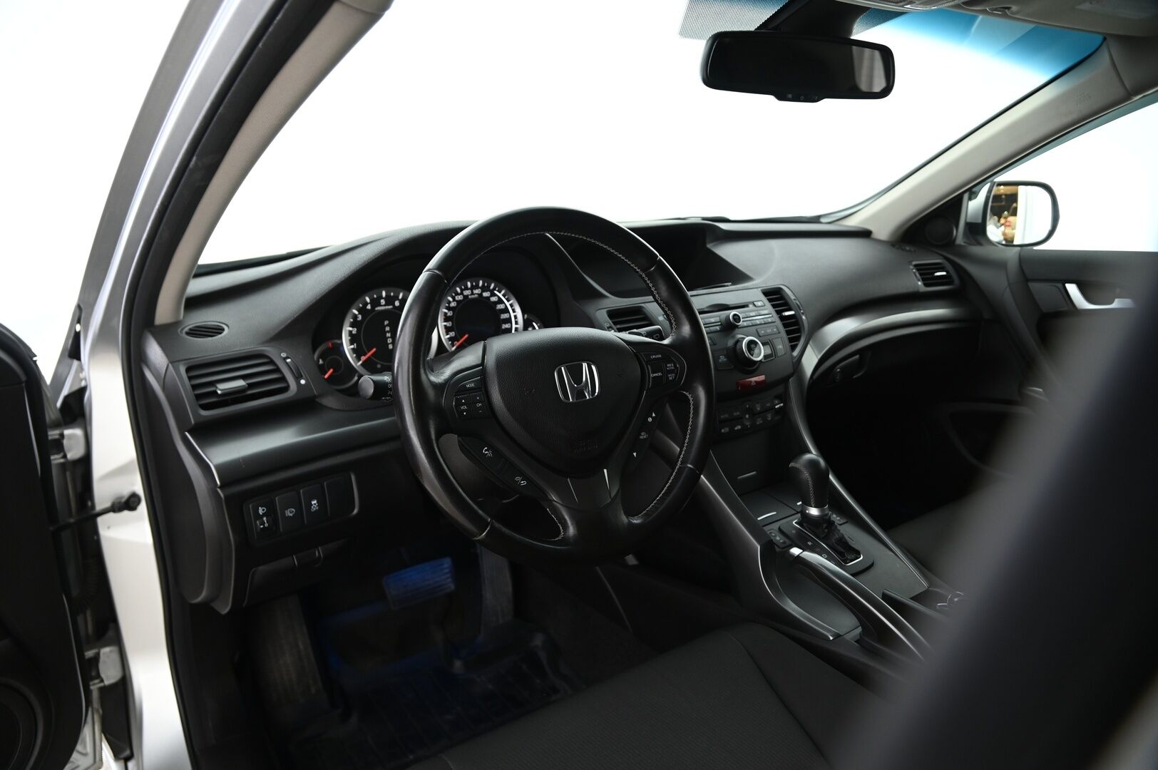Honda Accord 2012 Tourer 2,0 Elegance AT Business *Suomi-Auto / Koukku / Vakkari / Lohkolämmitin / 2x Renkaat* - Luotettava ajajan auto! / Kahdet hyvät renkaat
