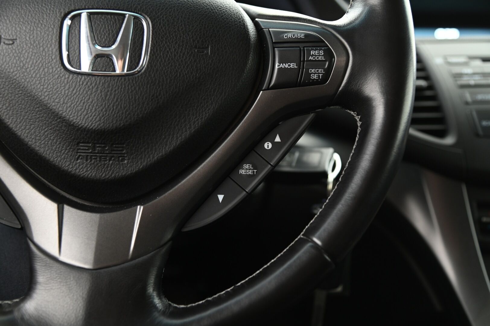 Honda Accord 2012 Tourer 2,0 Elegance AT Business *Suomi-Auto / Koukku / Vakkari / Lohkolämmitin / 2x Renkaat* - Luotettava ajajan auto! / Kahdet hyvät renkaat