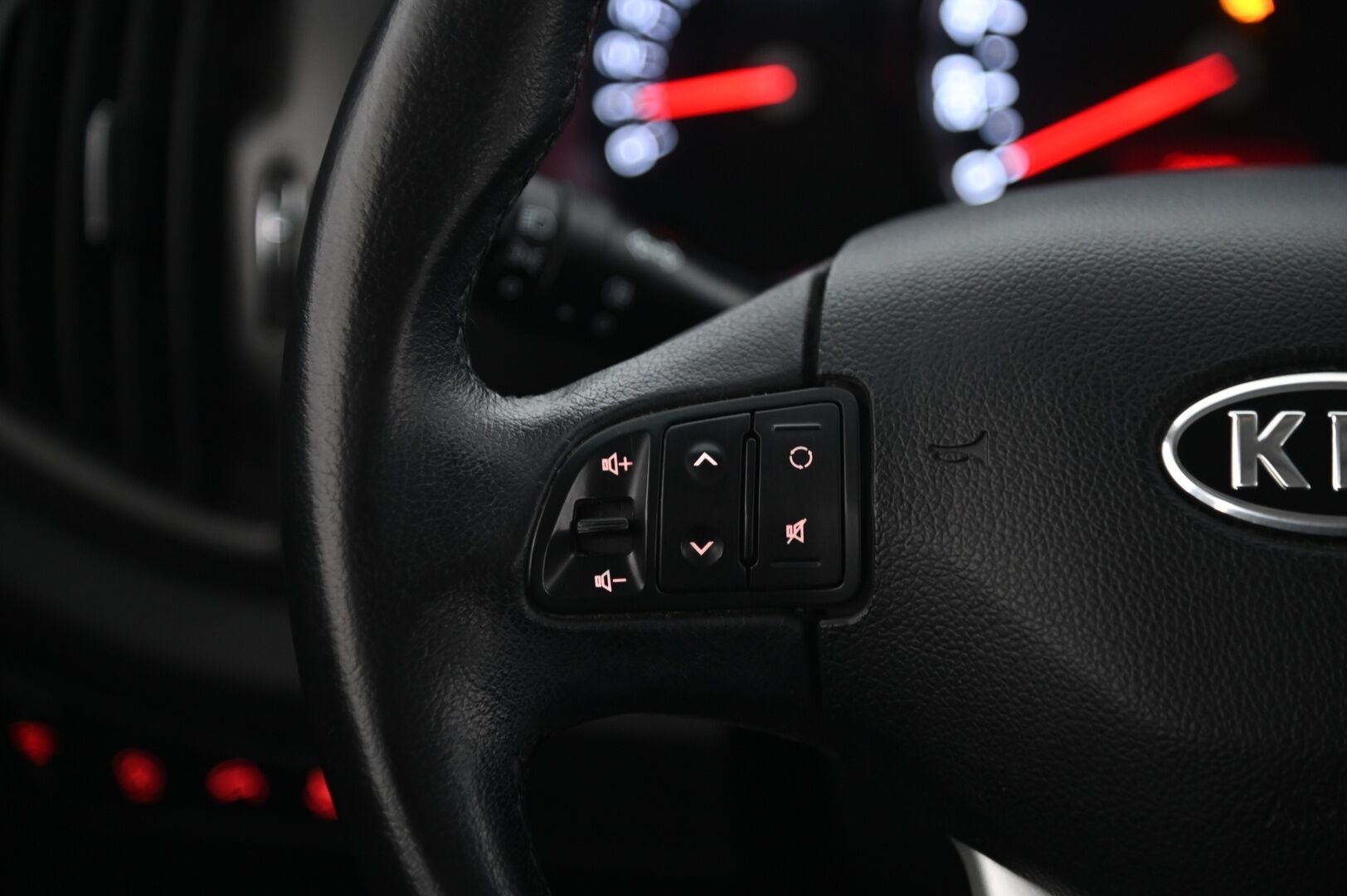 Kia Sportage 2012 1,6 ISG Urban LX EcoDynamics *Vakkari / Lohko / Penkinlämmitys edessä ja takana / BT / Suomiauto* - 2.om / Juuri Huollettu / Juuri Katsastettu / Hyvät Nastarenkaat