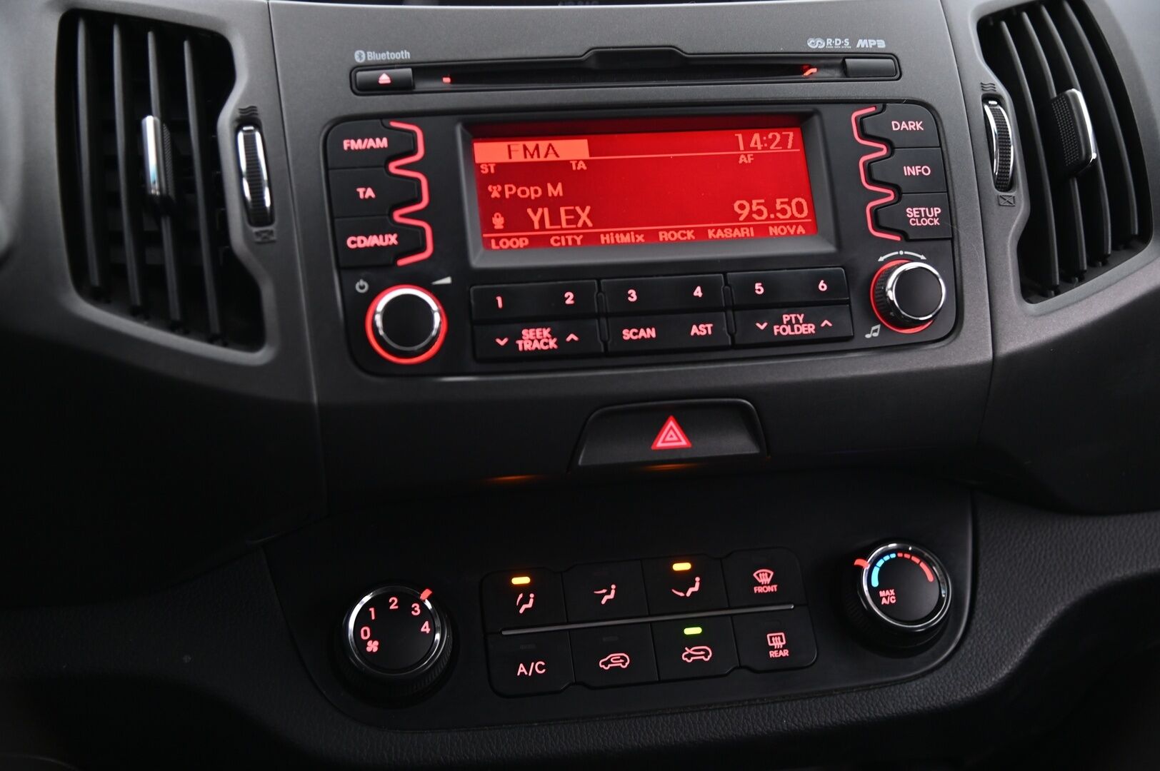 Kia Sportage 2012 1,6 ISG Urban LX EcoDynamics *Vakkari / Lohko / Penkinlämmitys edessä ja takana / BT / Suomiauto* - 2.om / Juuri Huollettu / Juuri Katsastettu / Hyvät Nastarenkaat