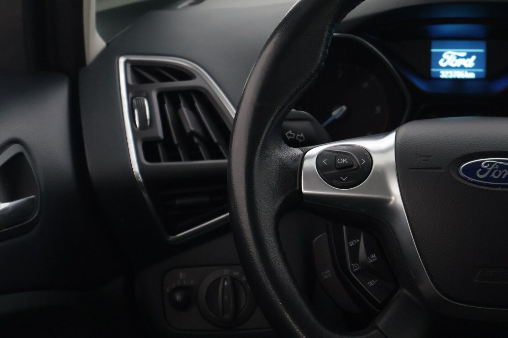 Ford C-Max 2013 1,6 TDCi 115 hv Start/Stop Titanium M6- YritysOutlet - Myydään vain yrityksille *Suomiauto / Lämm.tuulilasi / Koukku * - Toimiva auto päivittäisestä ajosta kaksilla renkailla! / Siistissä kunnossa!