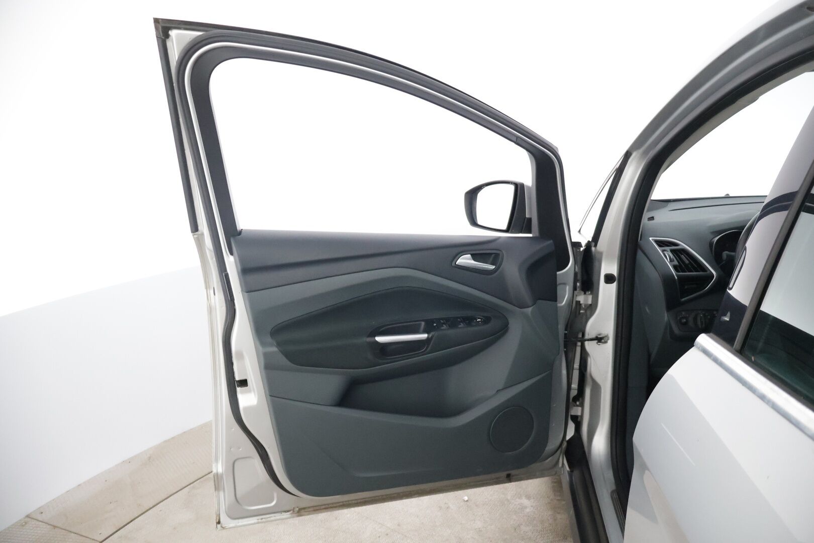 Ford C-Max 2013 1,6 TDCi 115 hv Start/Stop Titanium M6- YritysOutlet - Myydään vain yrityksille *Suomiauto / Lämm.tuulilasi / Koukku * - Toimiva auto päivittäisestä ajosta kaksilla renkailla! / Siistissä kunnossa!