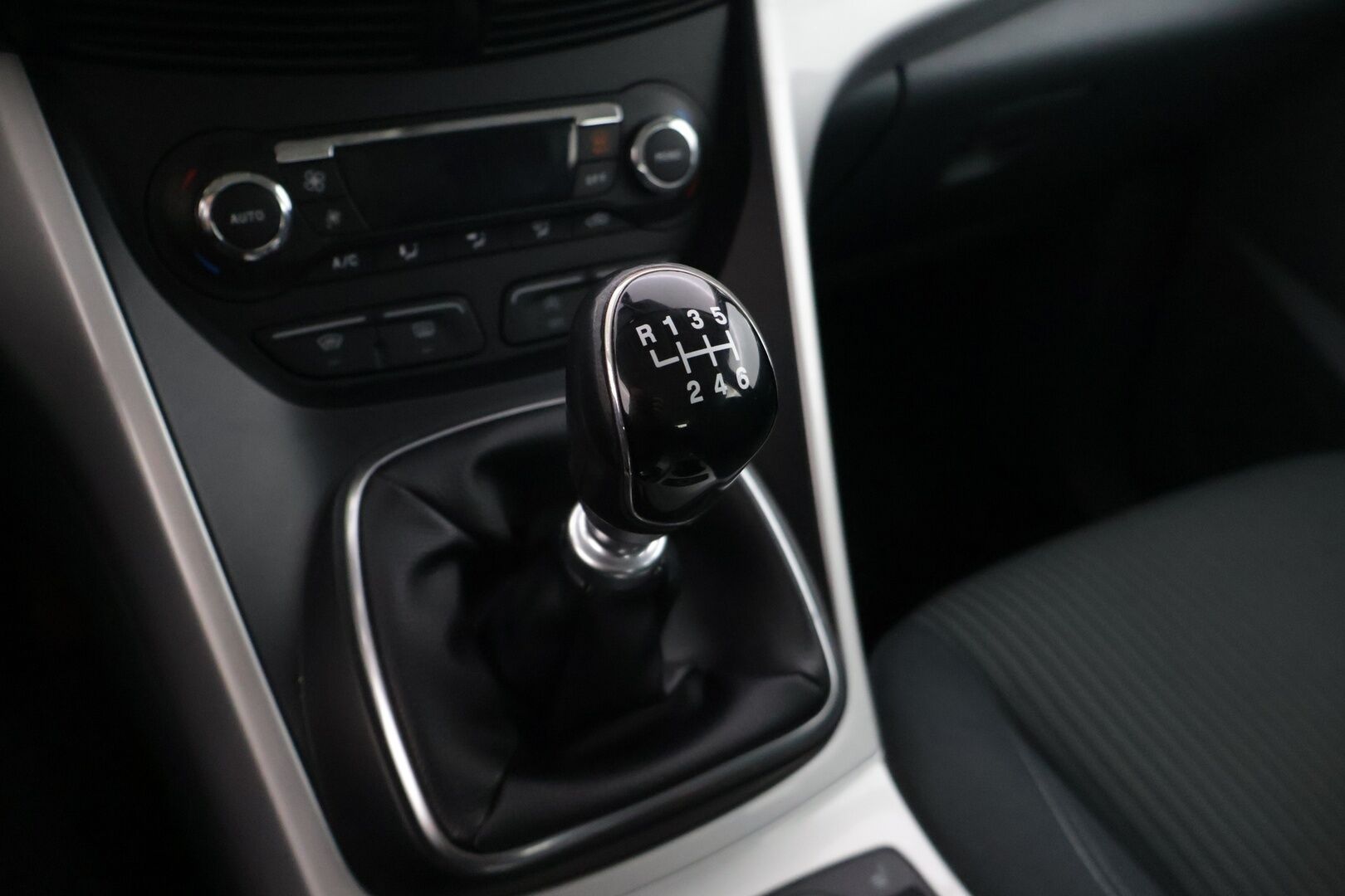 Ford C-Max 2013 1,6 TDCi 115 hv Start/Stop Titanium M6- YritysOutlet - Myydään vain yrityksille *Suomiauto / Lämm.tuulilasi / Koukku * - Toimiva auto päivittäisestä ajosta kaksilla renkailla! / Siistissä kunnossa!